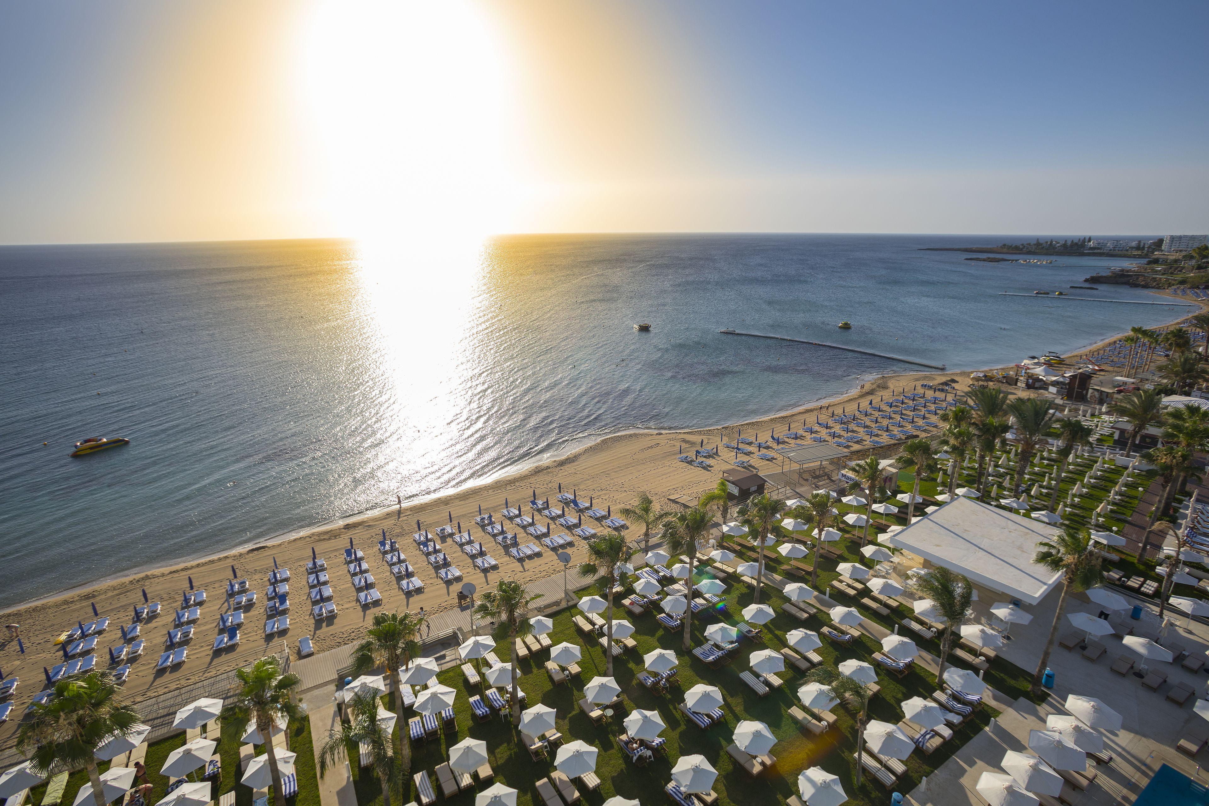 Double or Twin Room Front Sea View