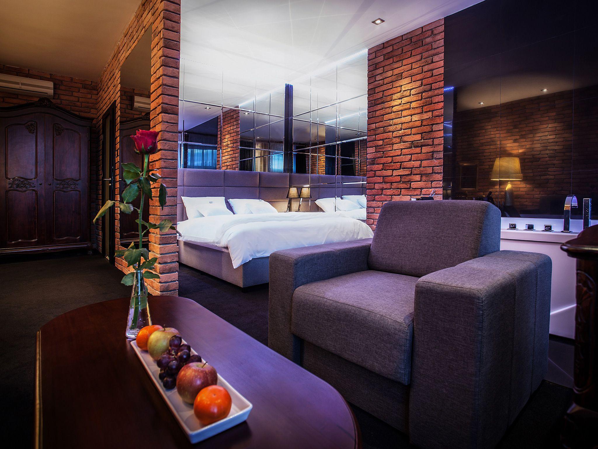 Junior Suite Plus Main Market Square View