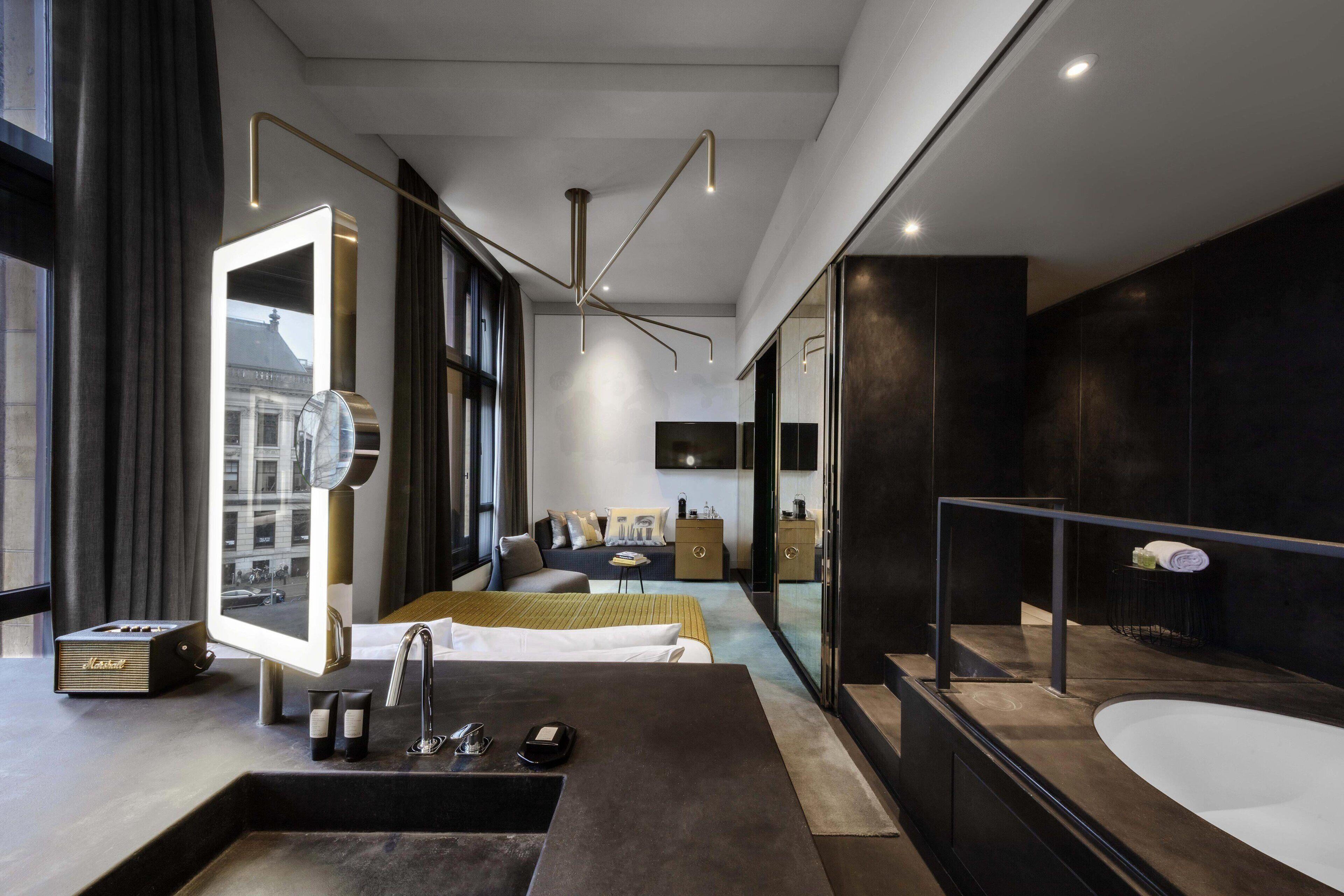 Superior Suite Bank Suite 1 King