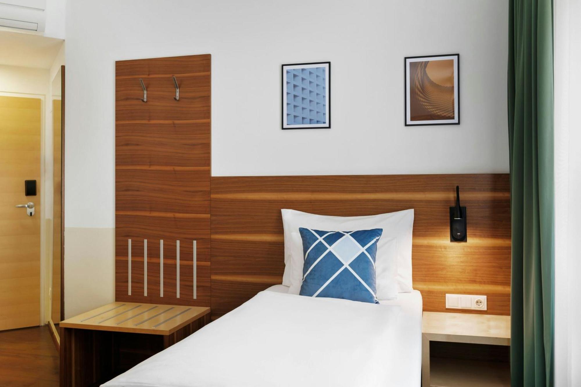 Standard Twin Room,1722884628:JPEG