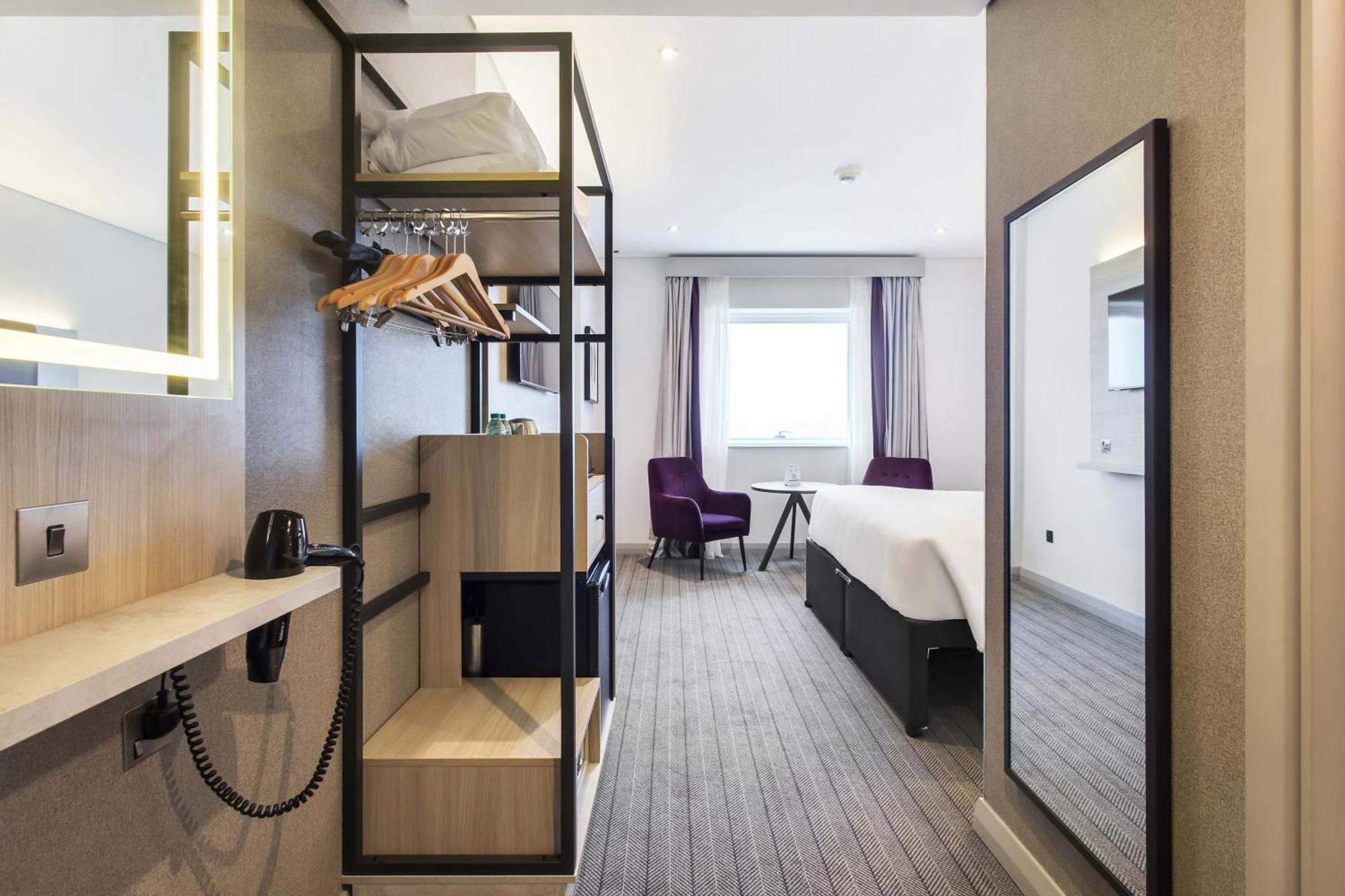 Non-Smoking New Style Double Room DXB Airport Shuttle Every 30min to T1&3