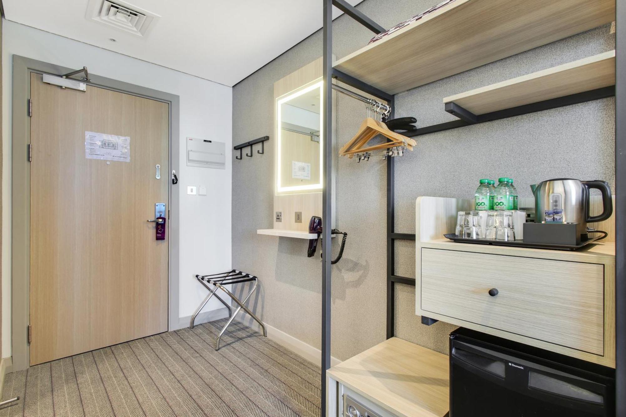 New Style Family Room Non Smoking DXB Airport Shuttle Every 30min to T1&3