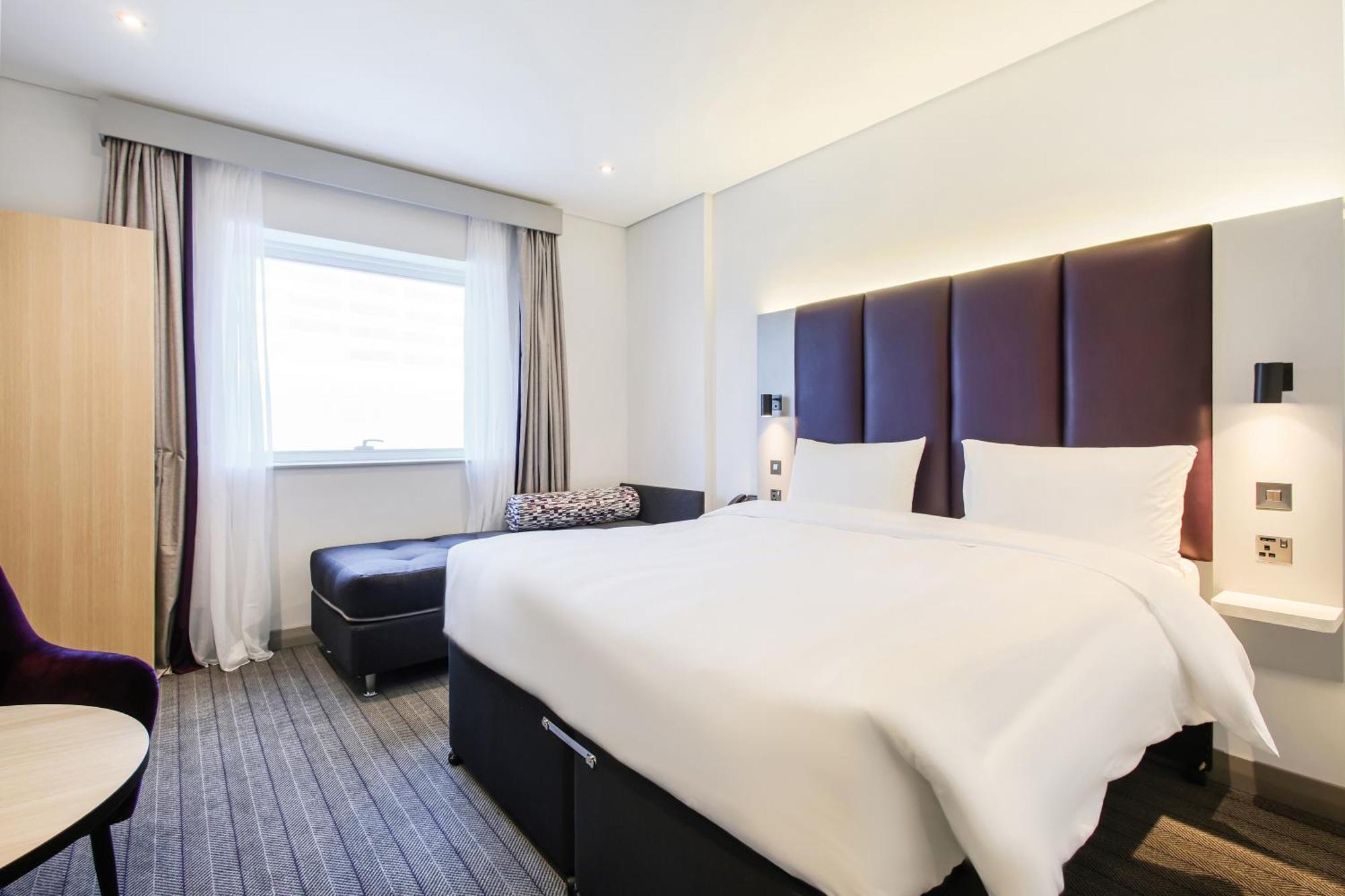 Interconnecting Family Room DXB Airport Shuttle Every 30min to T1&3