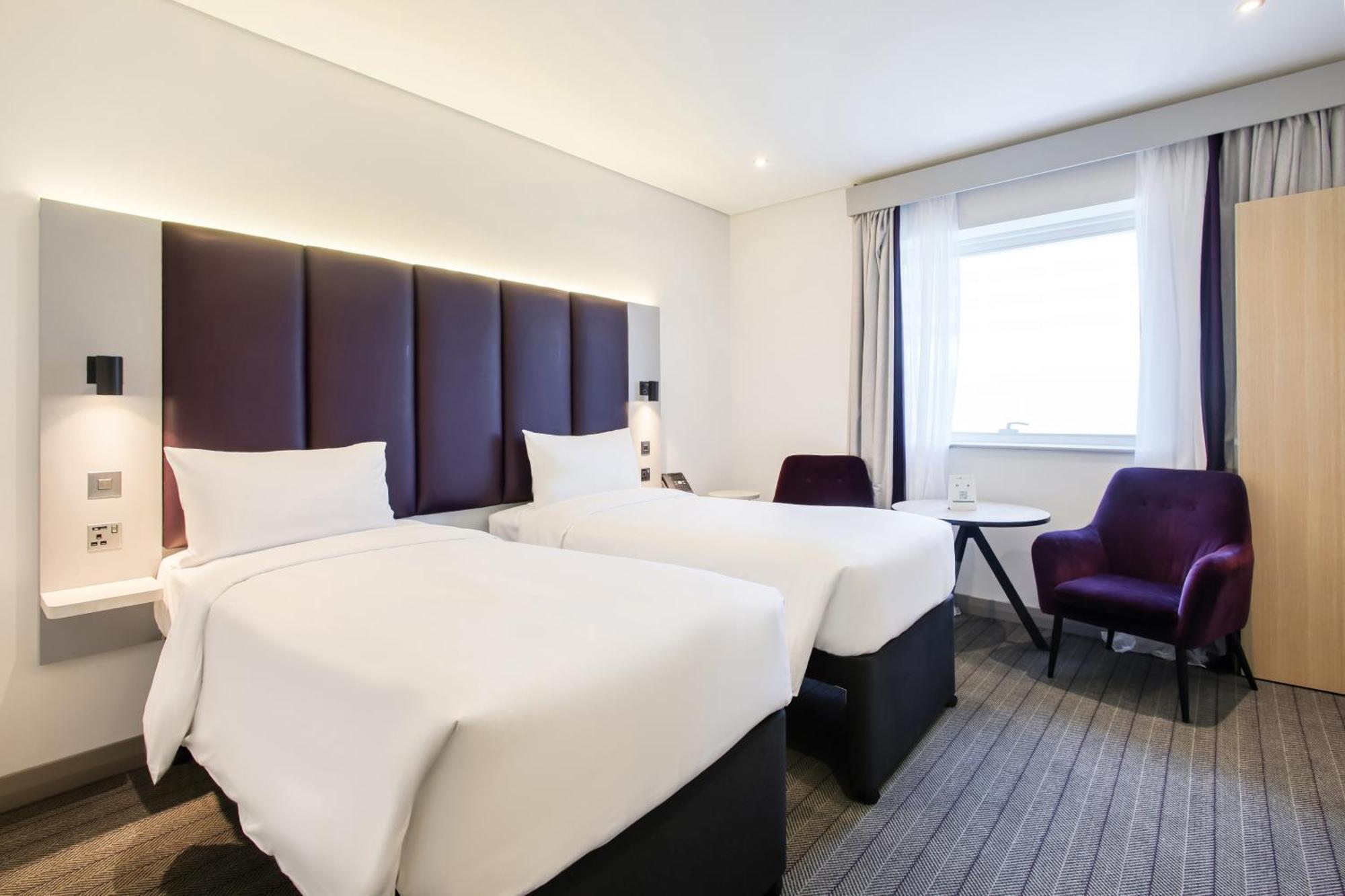 Non-Smoking New Style Twin Room DXB Airport Shuttle Every 30min to T1&3