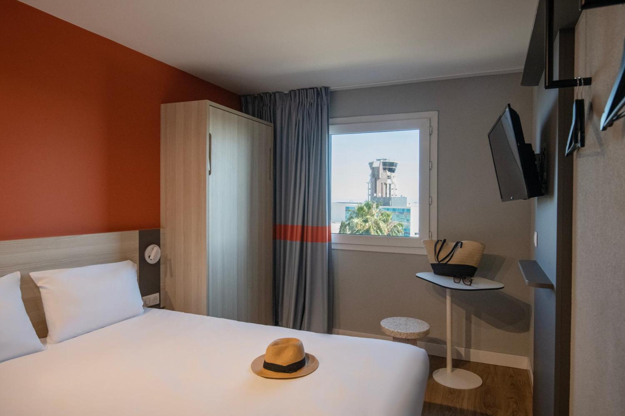 Standard Double Room one Queen Bed