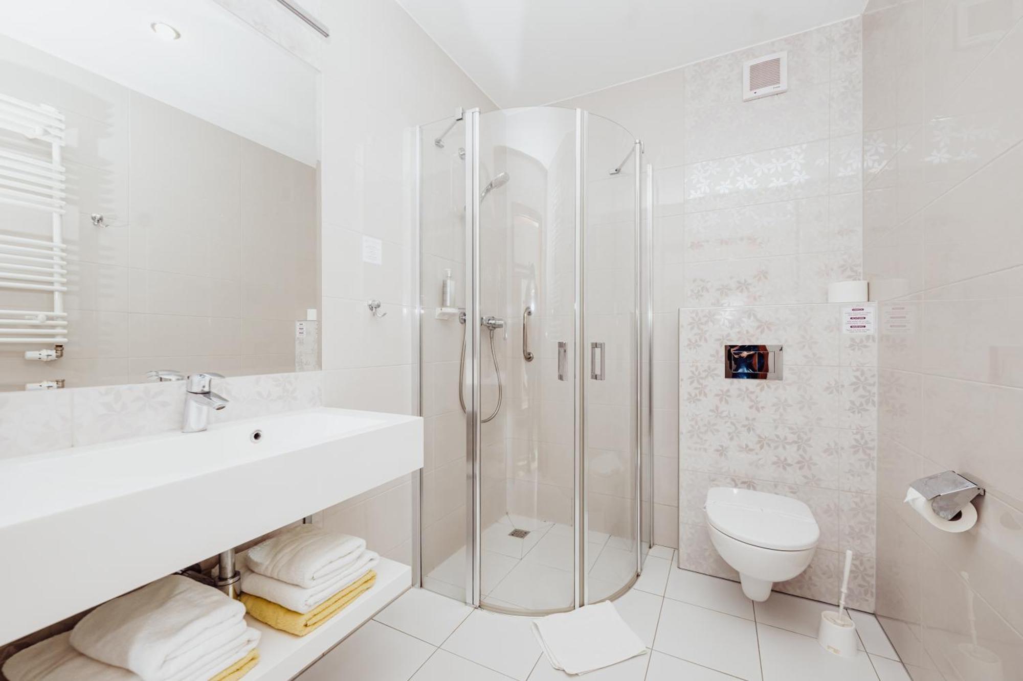 Large Double Room,1743034766:JPEG