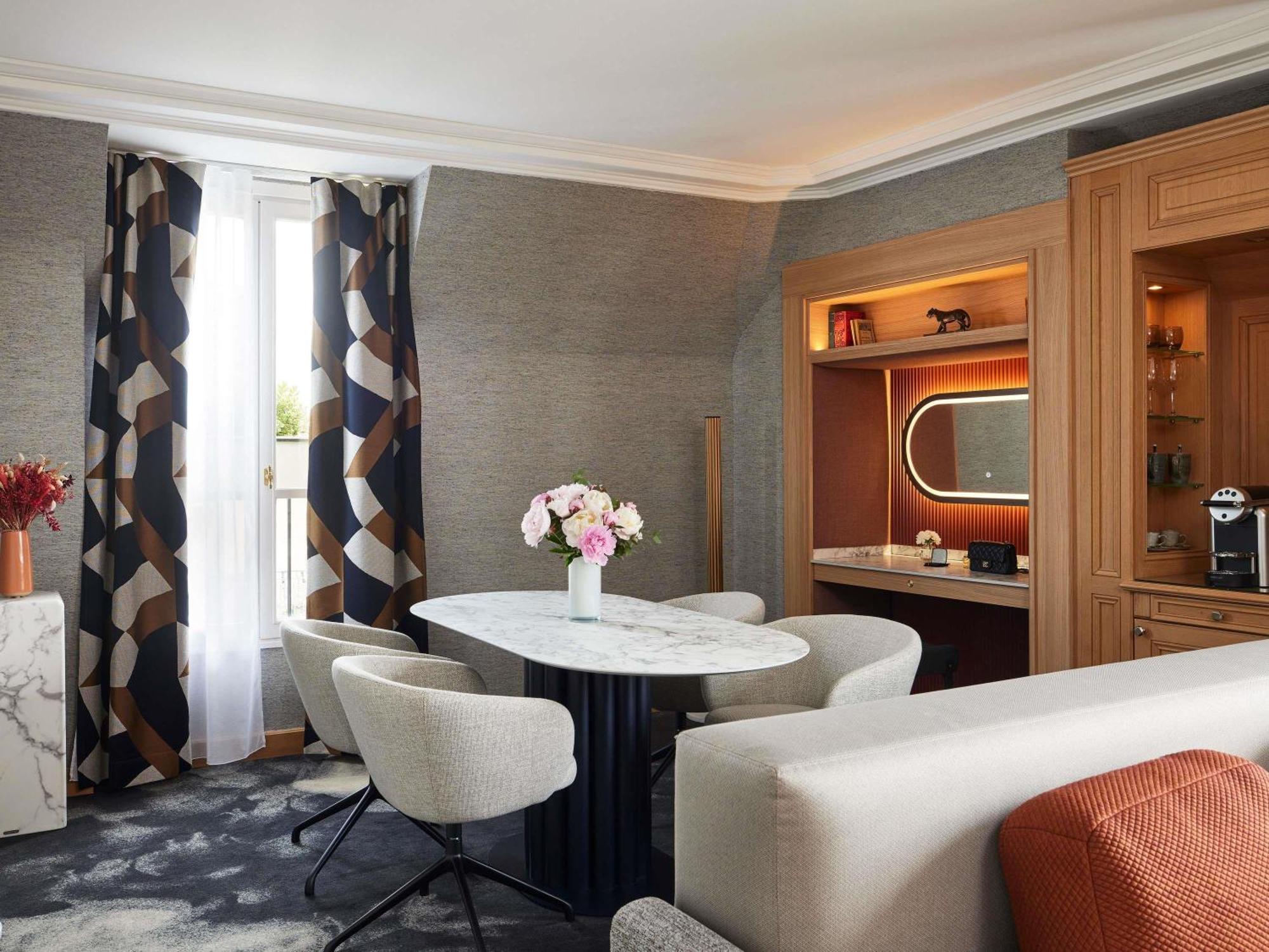 Two-Bedroom Eiffel Family Suite One King Bed One Queen Bed Eiffel Tower View