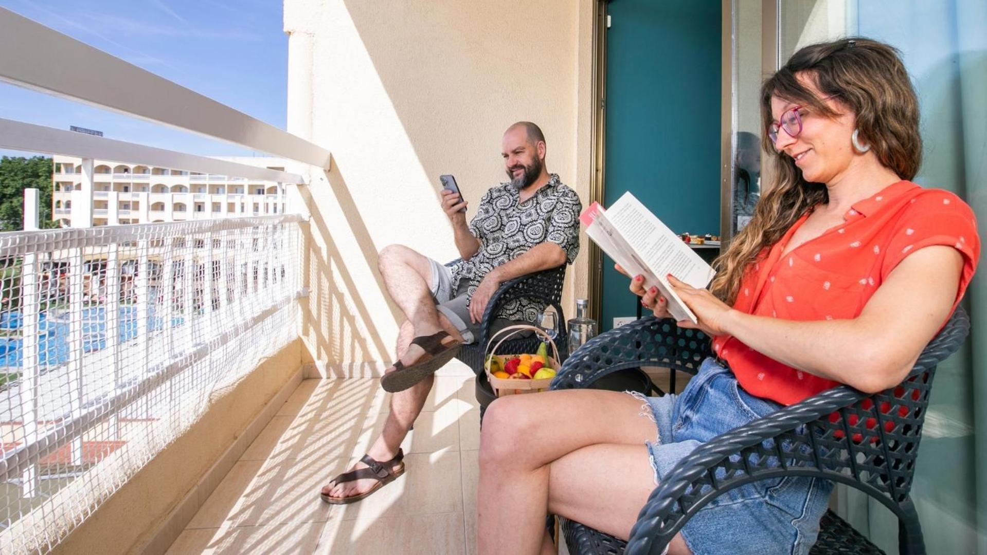 Family Room (2 Adults),1729990214:JPEG