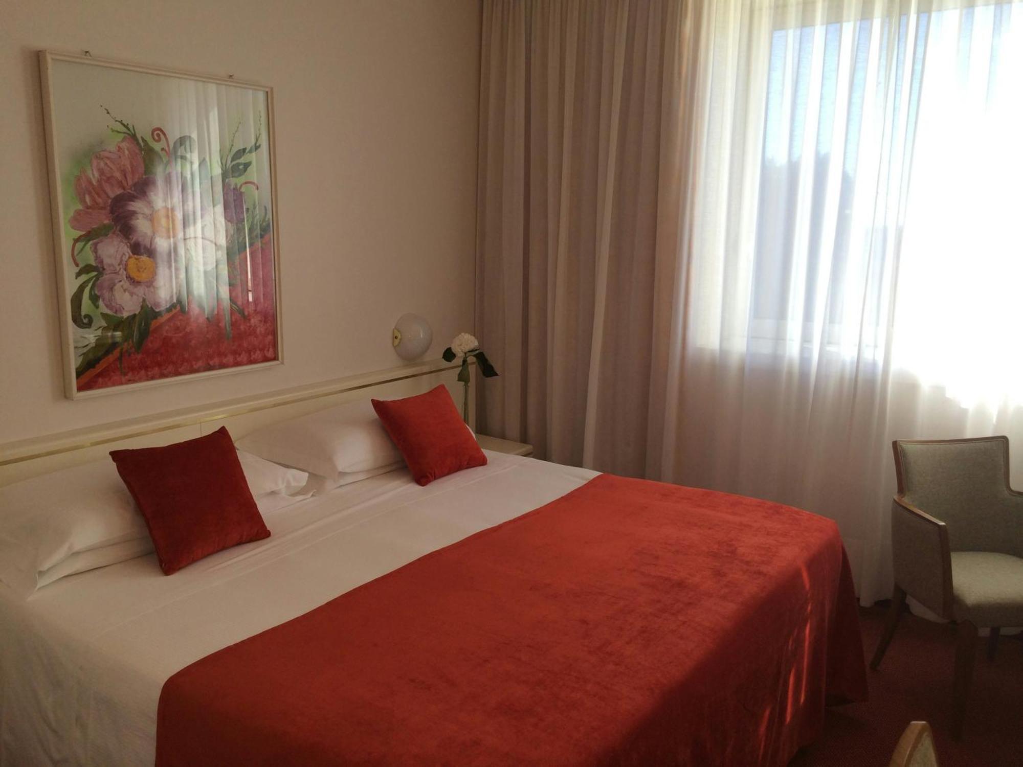 Two Connecting Double Rooms,1729994548:JPEG