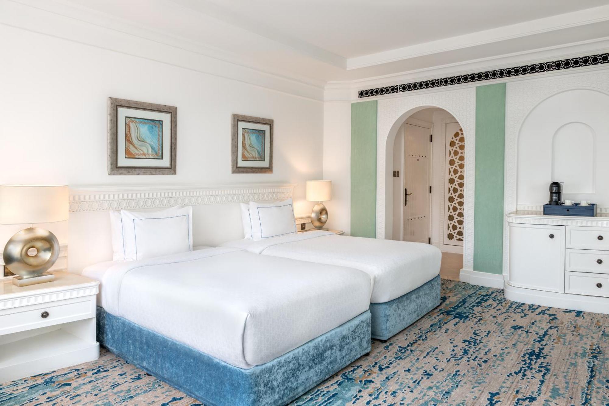 Club Oceanfront Room2 Twin or Single Beds Complimentary Access to Executive Lounge Access Afternoon Tea Happy Hour