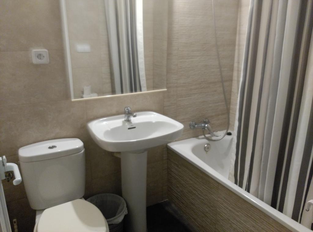 Economy Double Room with Shared Bathroom,173001540:JPEG