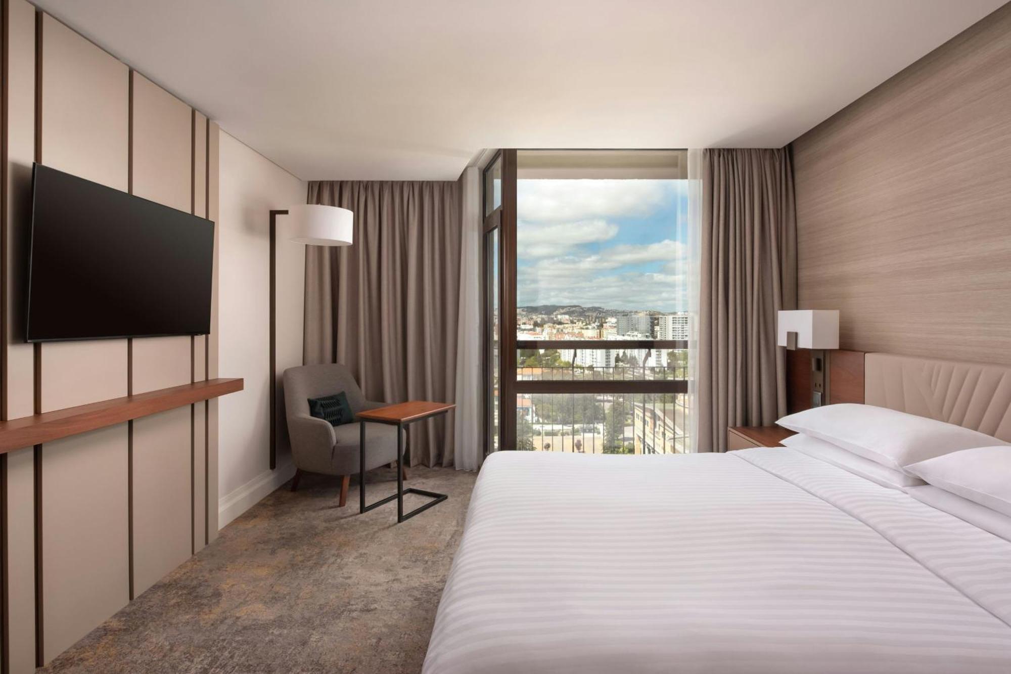 Executive Suite Club lounge access 1 Bedroom Executive Suite 1 King Balcony