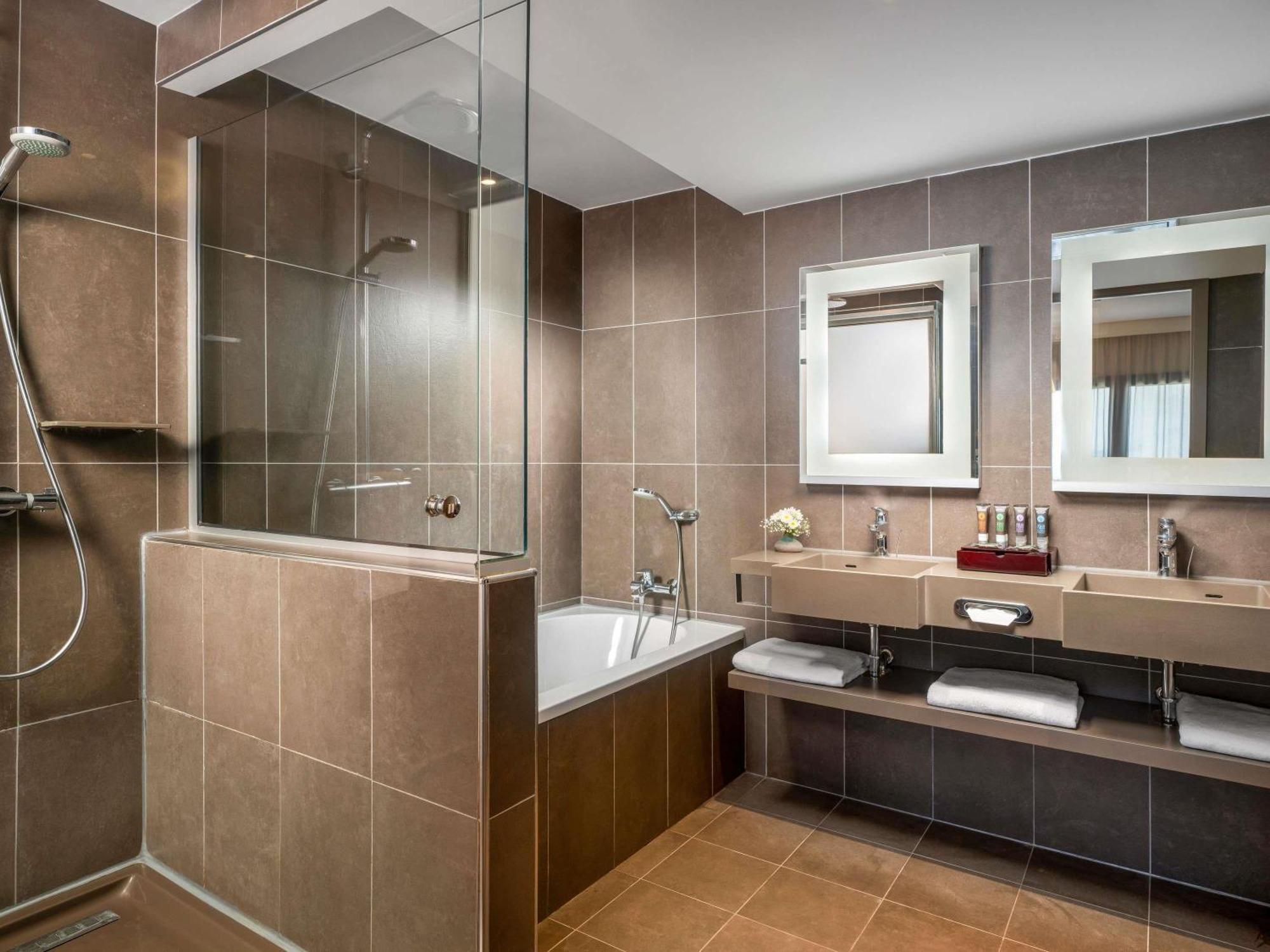 Apartament typu Suite z łóżkiem typu king-size i rozkładaną sofą