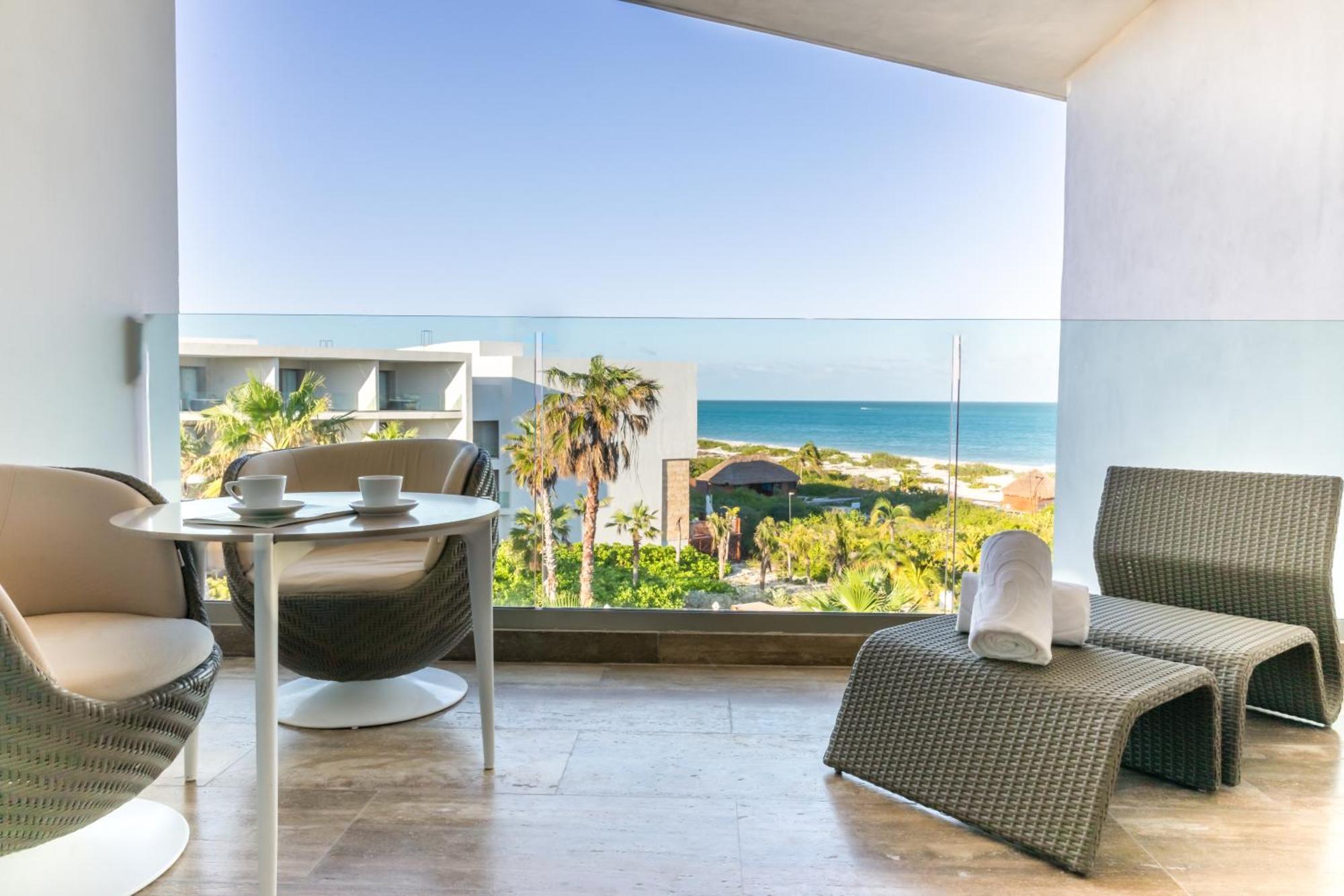 Junior Suite Poolside Ocean View