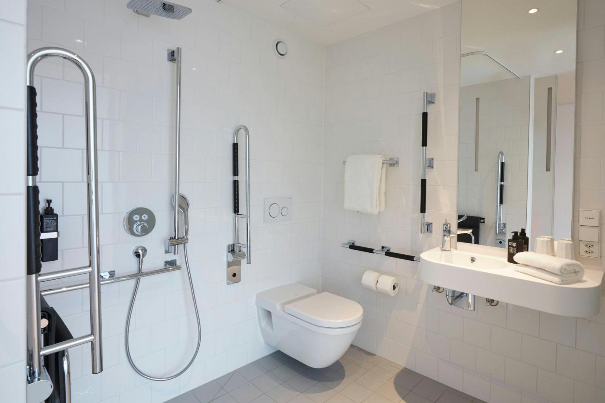 King Room - Accessible,1743161245:JPEG