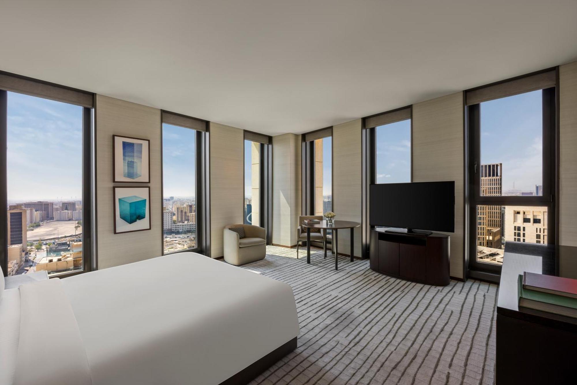 Deluxe King Room City View