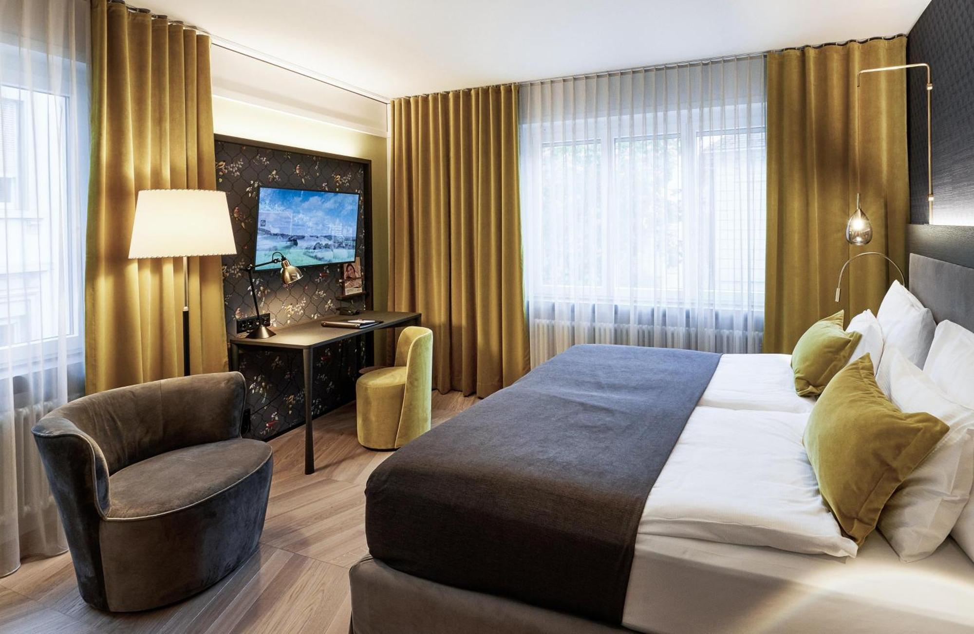 Standard King Room Street Side