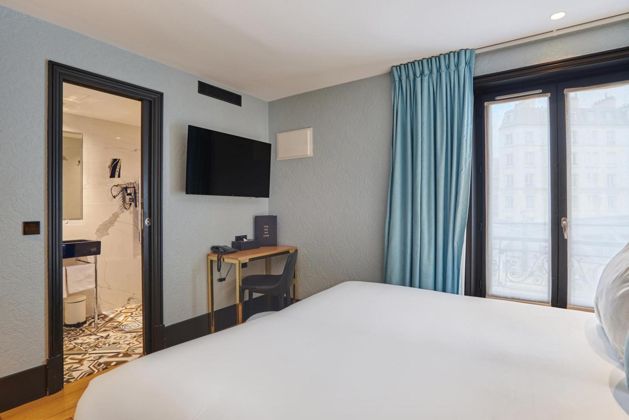 Superior Room Eiffel Tower view