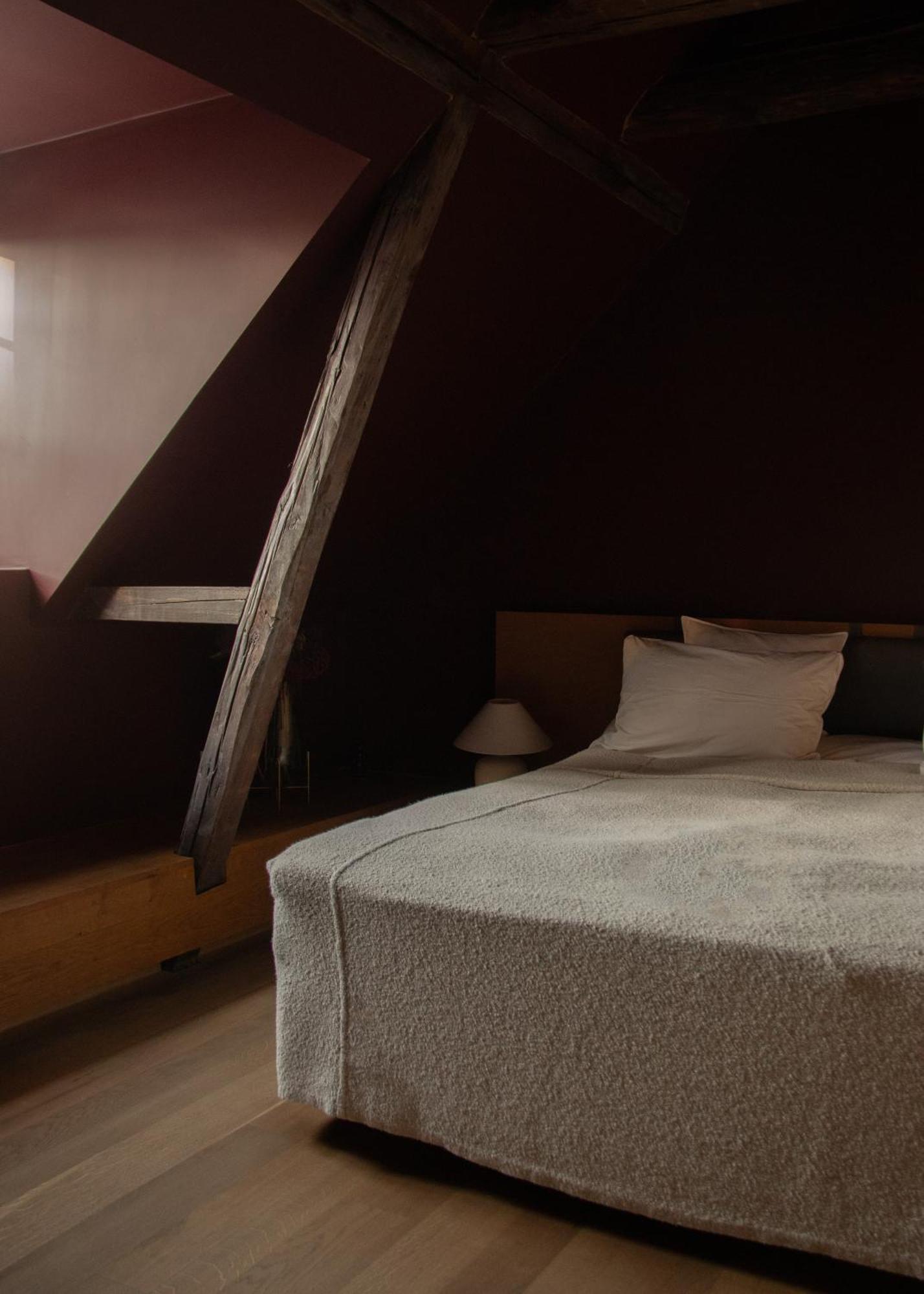 Room 8 Comfort Room