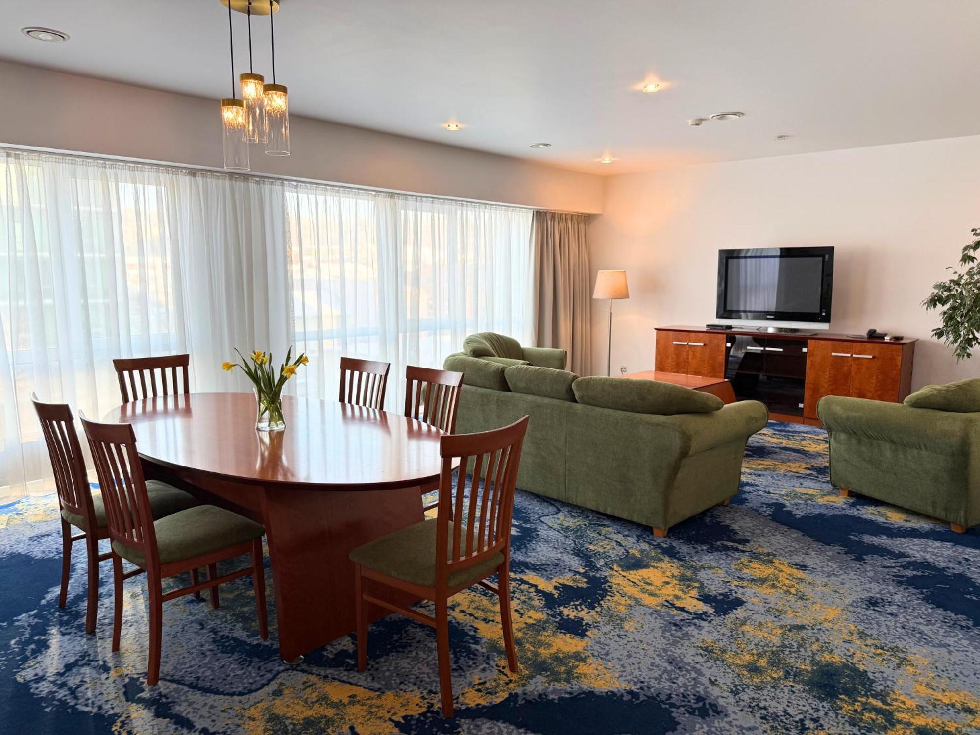 Two-Bedroom Deluxe Apartment