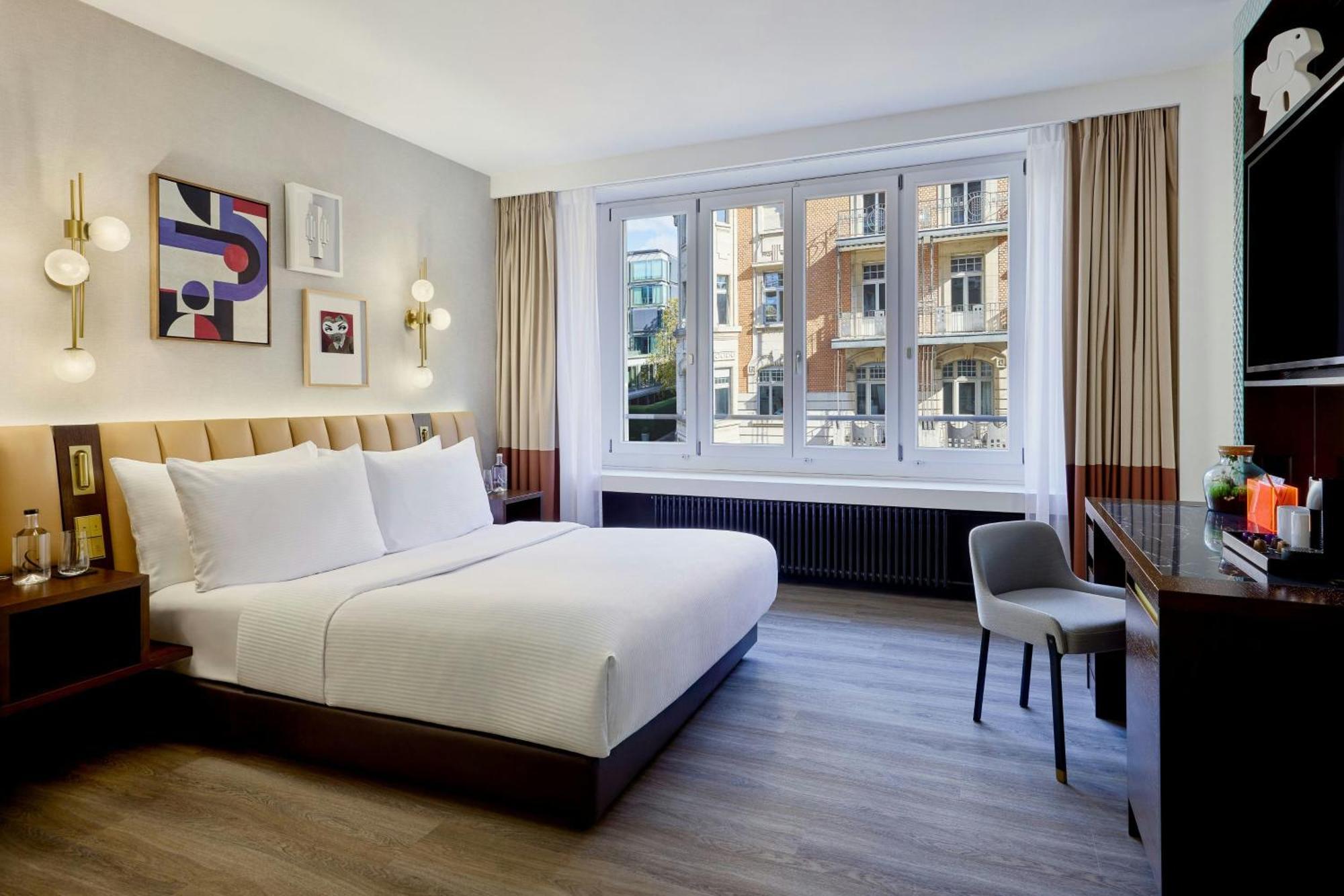 Deluxe Queen Room