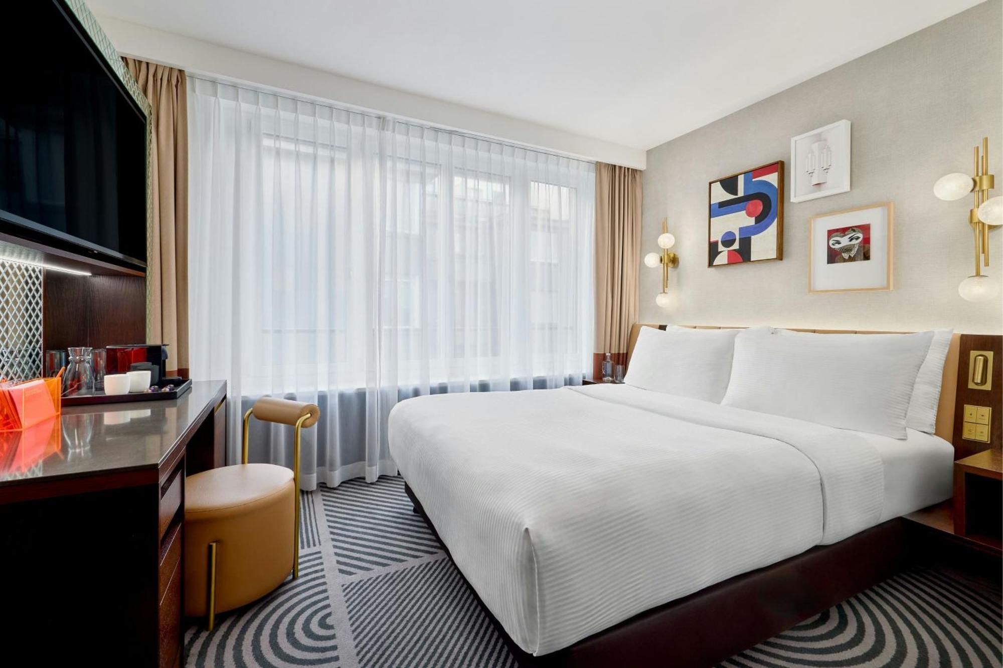Deluxe Queen Room