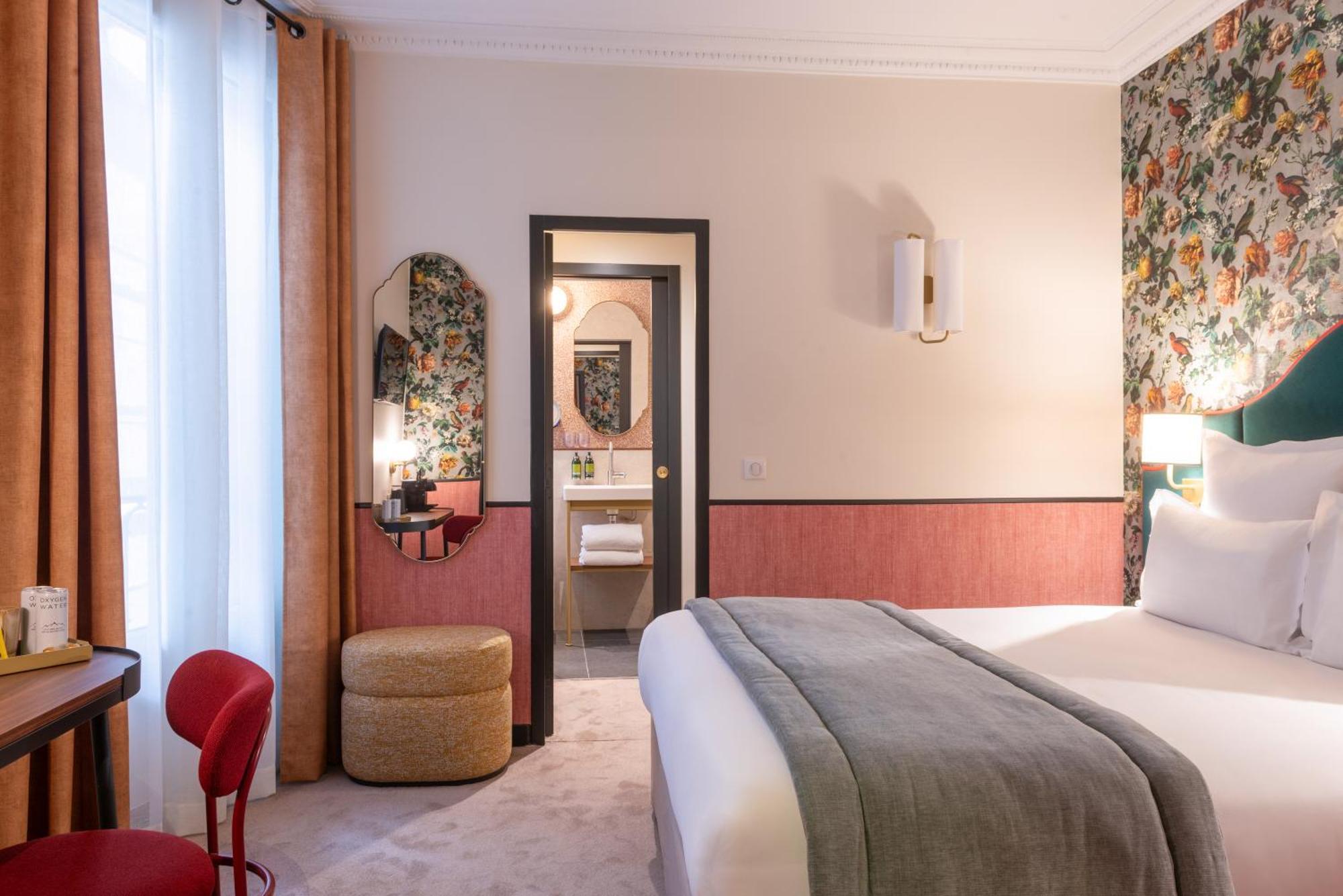Deluxe Room Bathtub