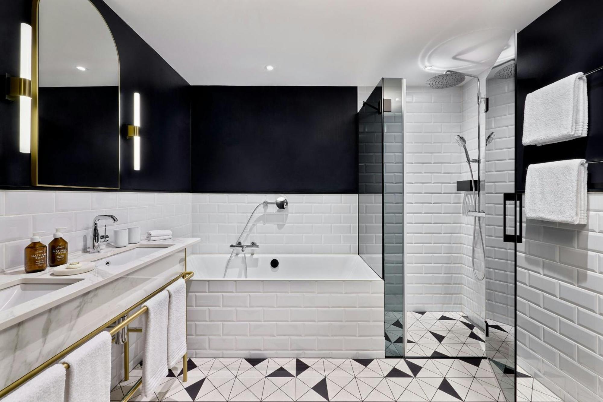 One-Bedroom King Suite Rooftop Terrace
