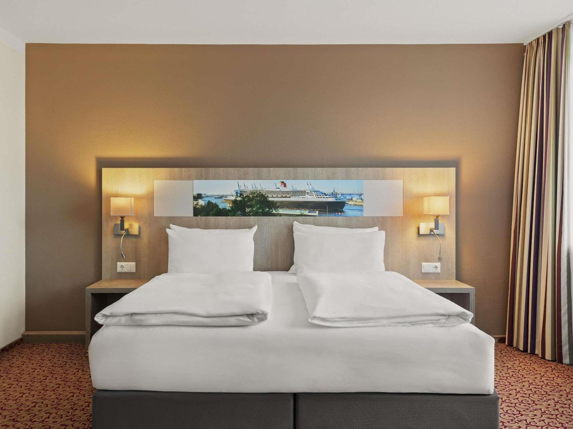 Privilege Double Room with Street View,1742595334:JPEG