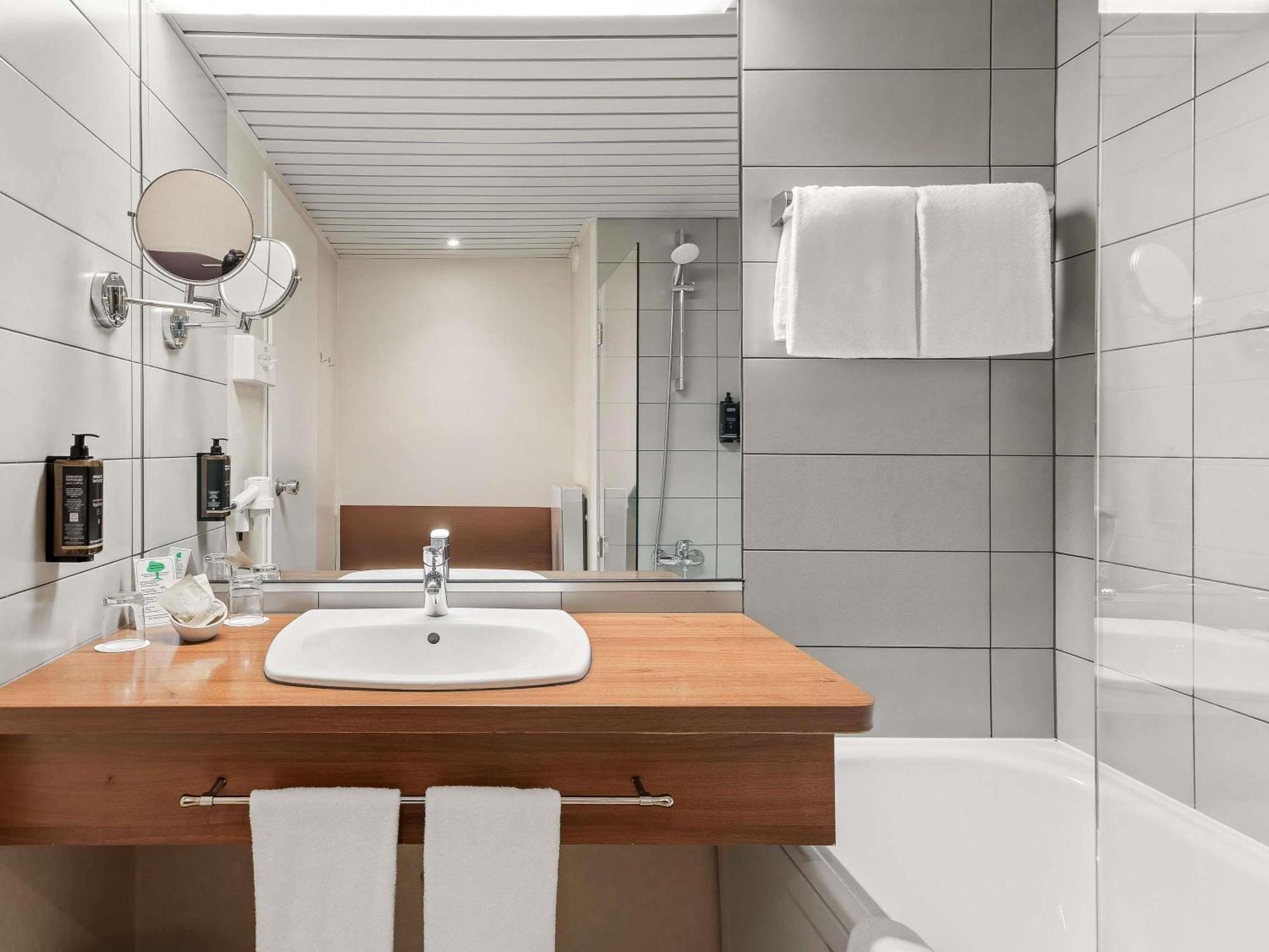 Standard Twin Room with Street View,1742595360:JPEG