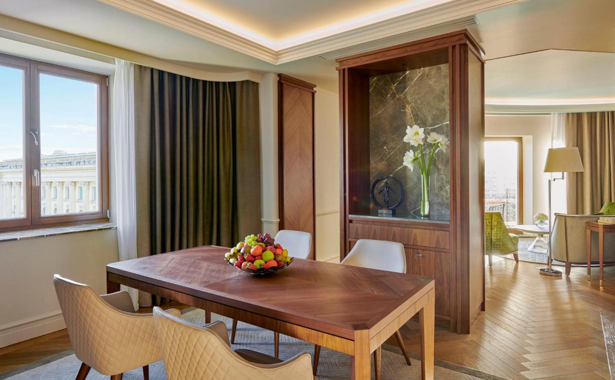 Palace Suite,1742607626:JPEG