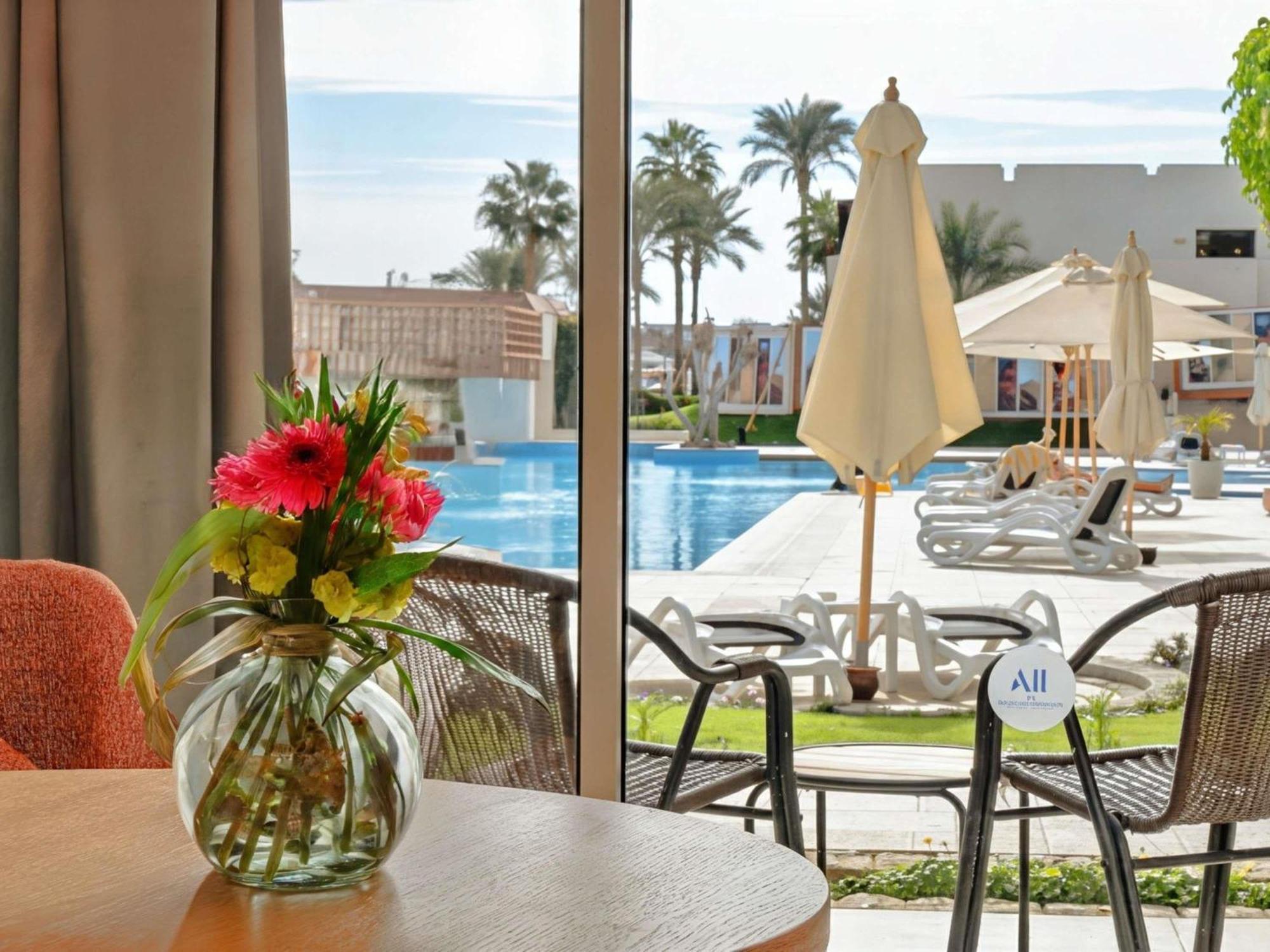 Superior King Room Pool View Beach Side