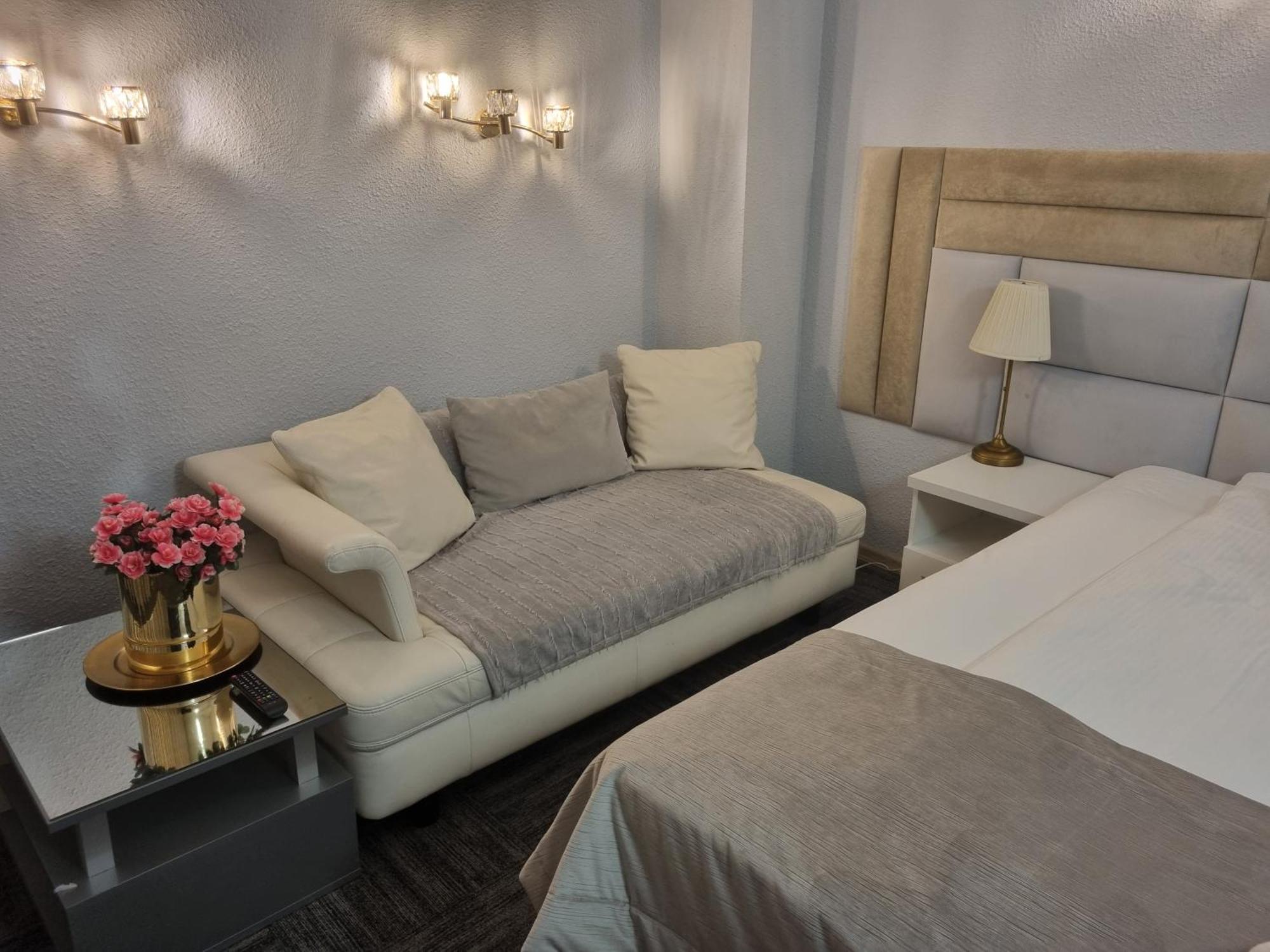 Triple Room,1742700374:JPEG