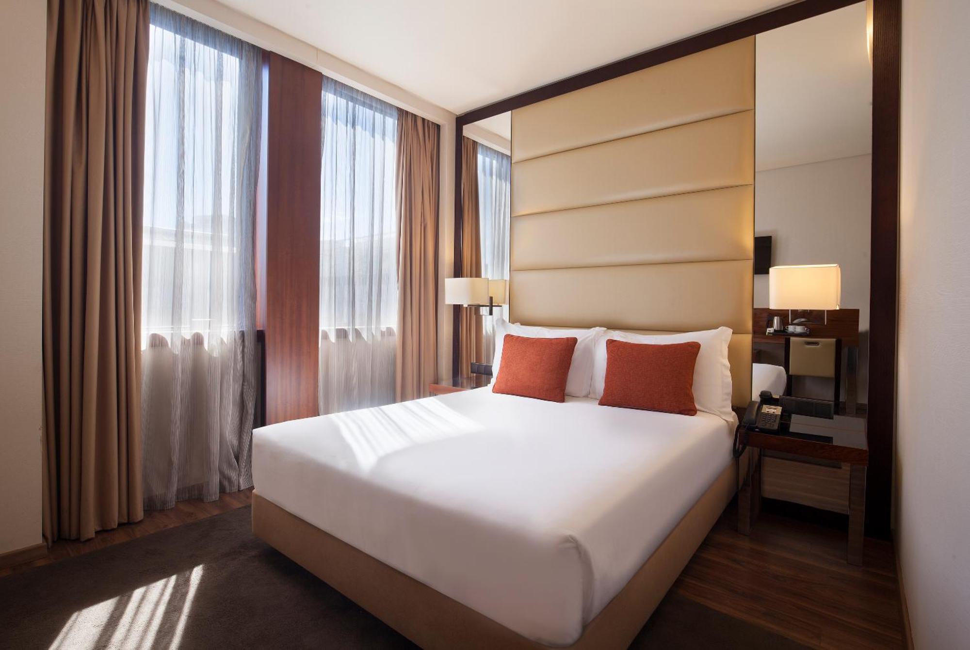 Deluxe Double Room Avenue View