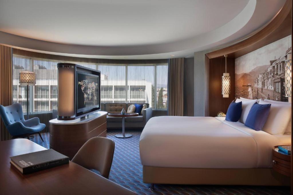 Junior Suite Partial Sea View Executive Lounge Access