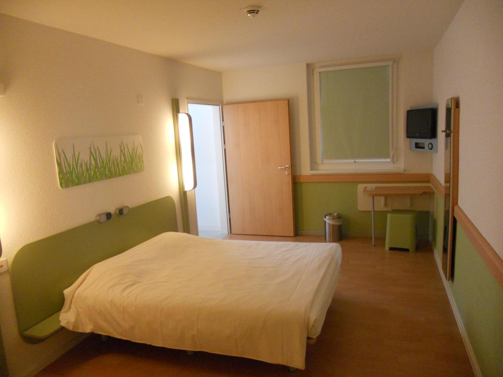 Accessible Room 1 Queen Bed