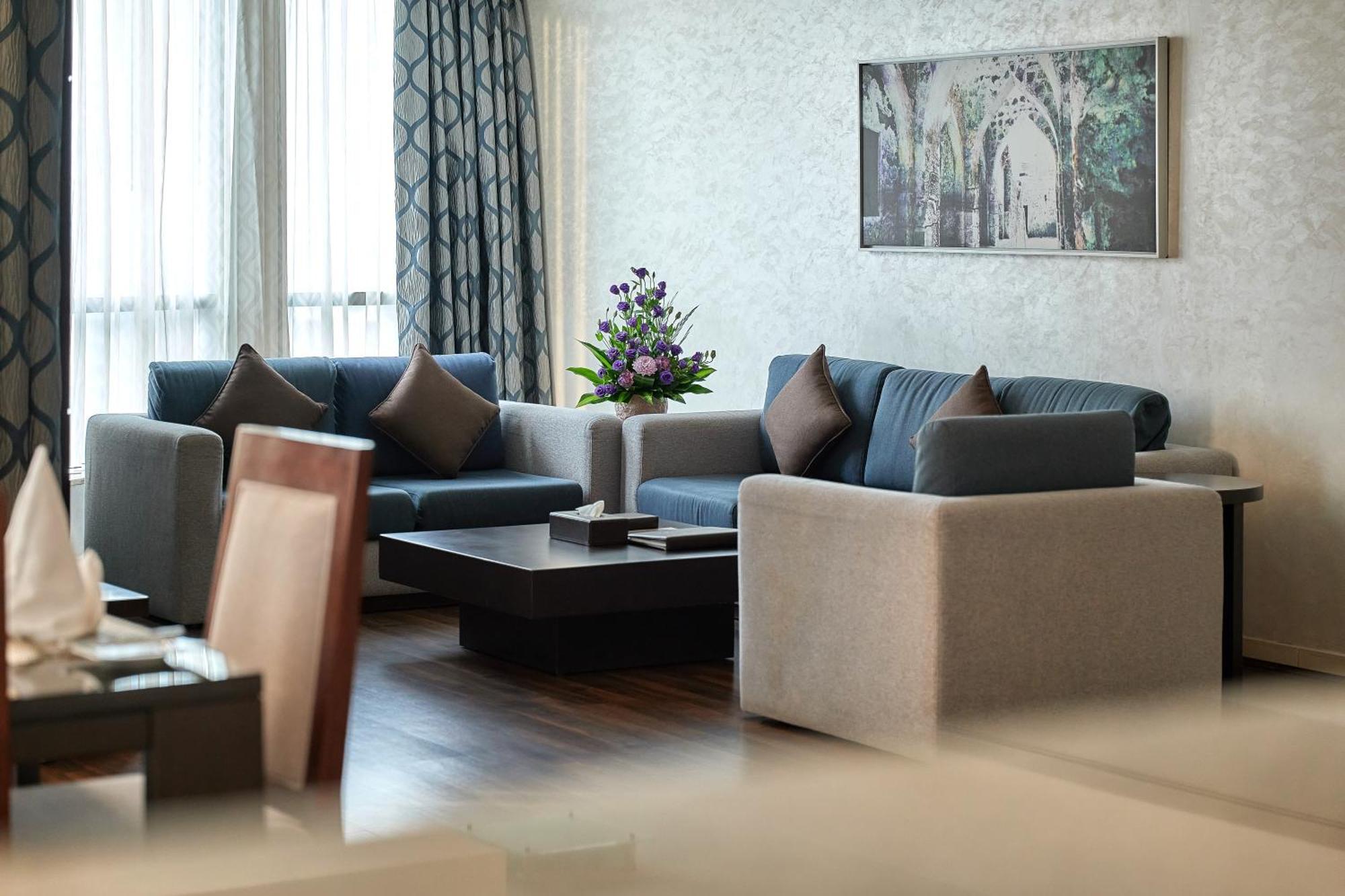 Deluxe One-Bedroom Apartment