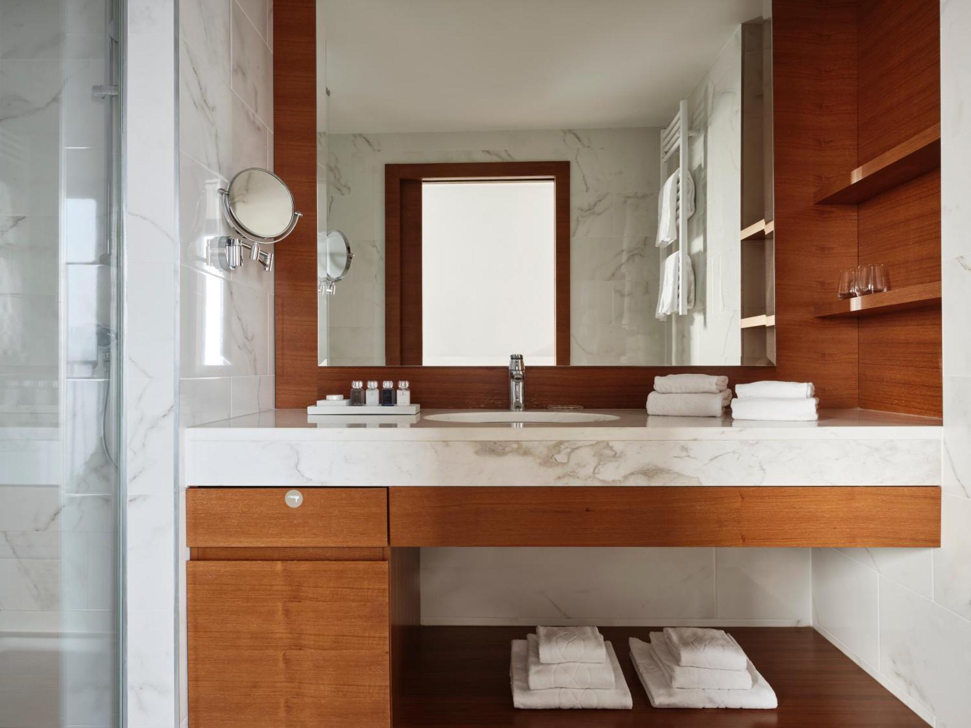 Deluxe Double or Twin Room Sea View