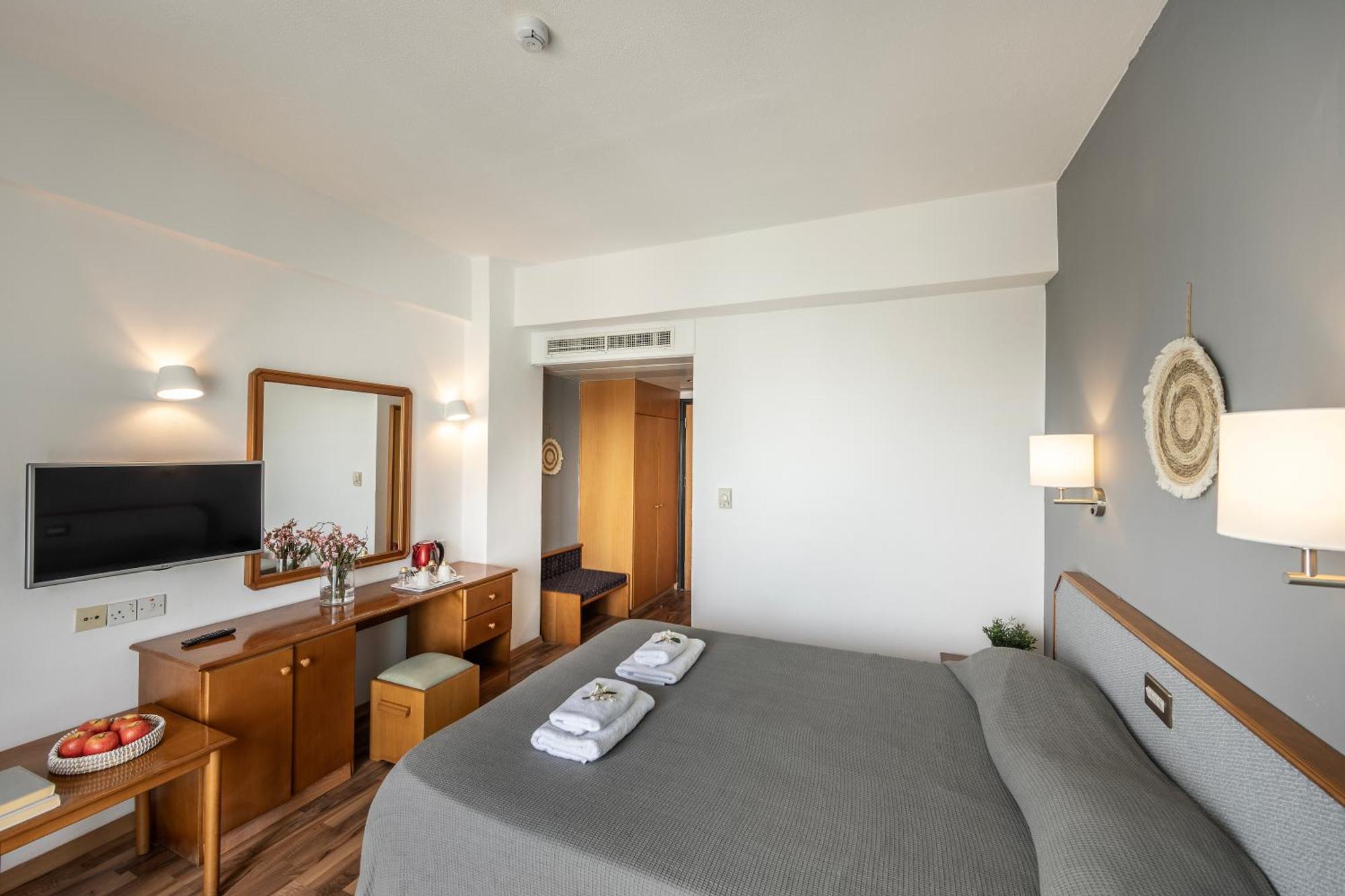 Double or Twin Room Partial Sea View