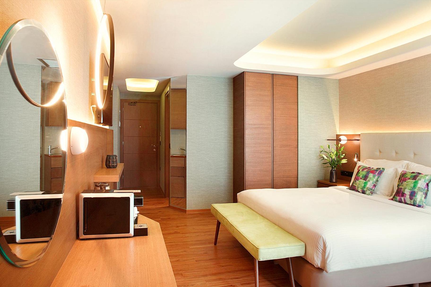 Superior Twin Room Atrium View Non-Smoking