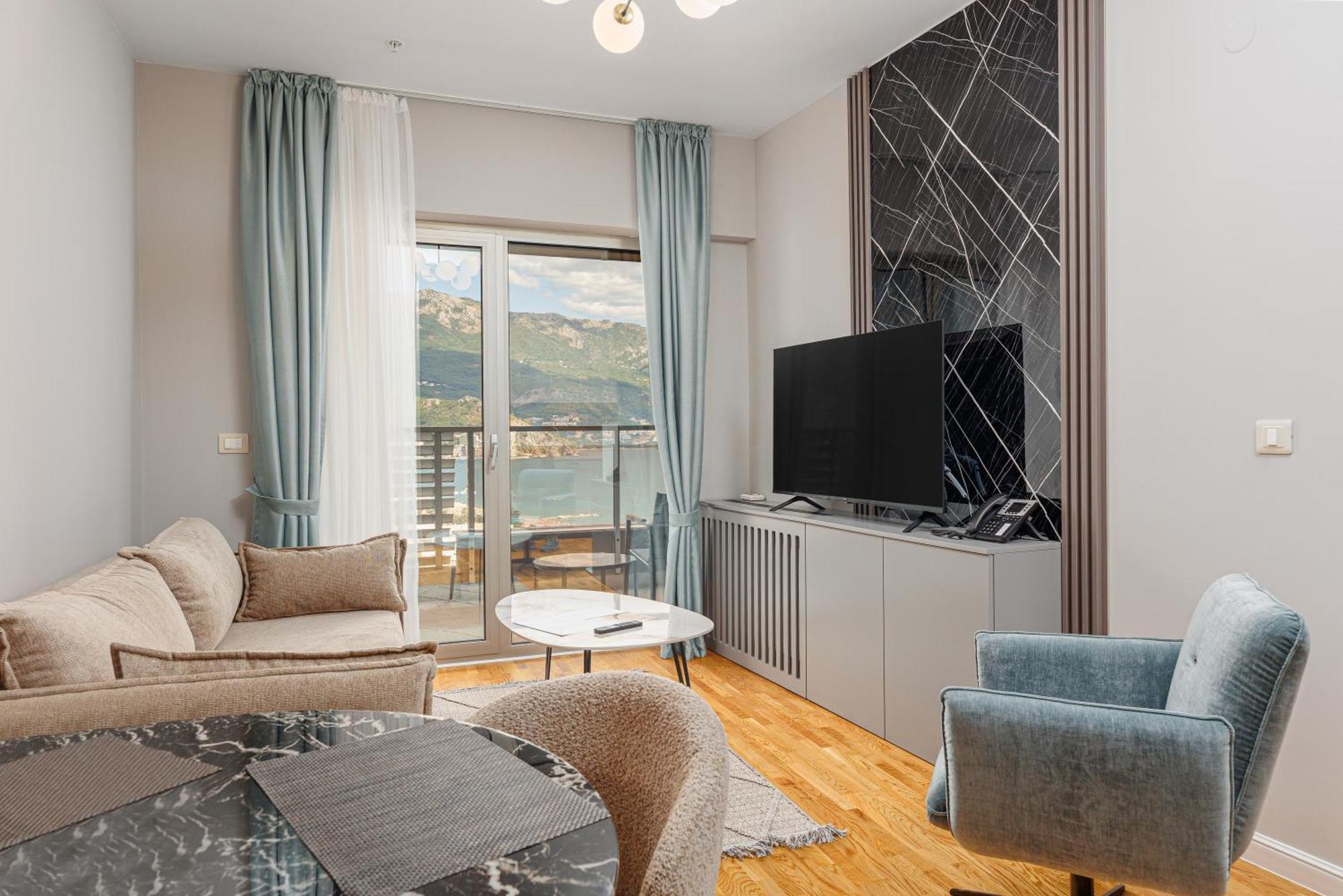 Sea Skyline One-bedroom Apartment Terrace