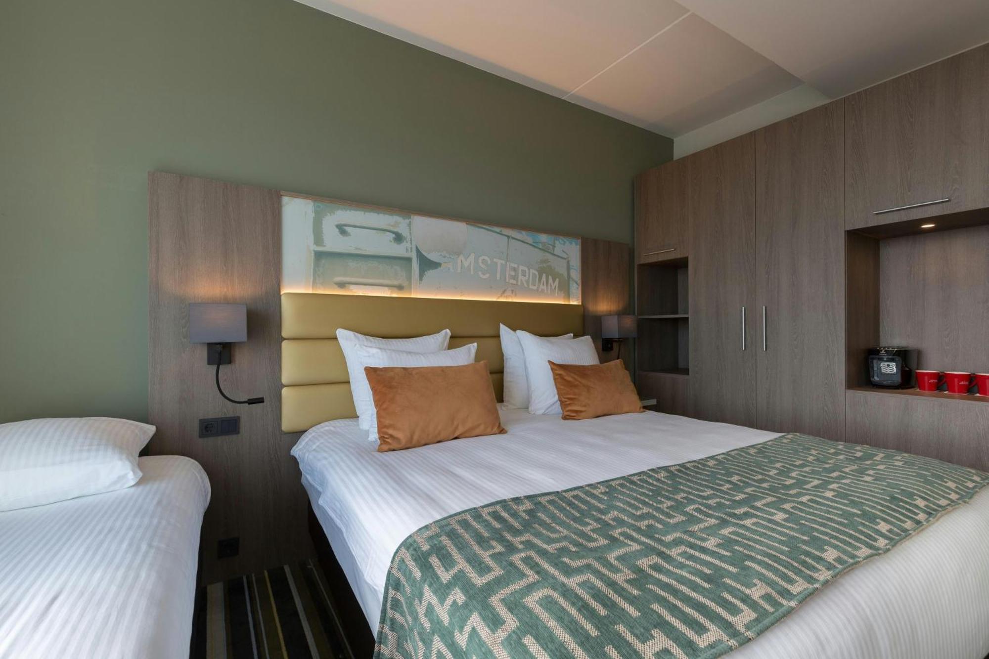 Deluxe Room 1 King Bed 1 Single Bed Upper Floors