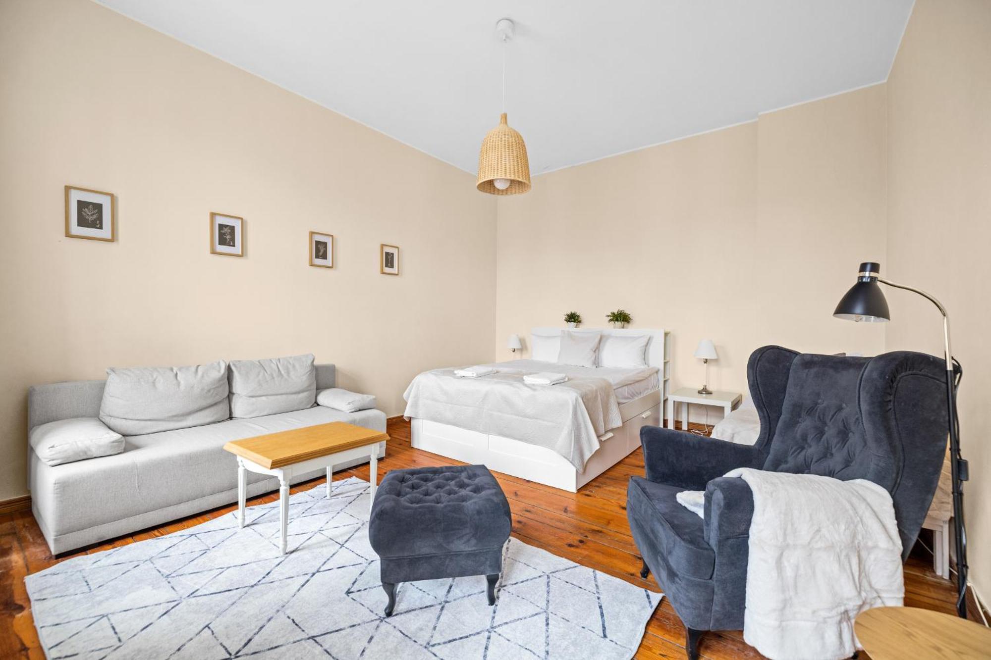 One-Bedroom Apartment Balcony,1743233848:JPEG