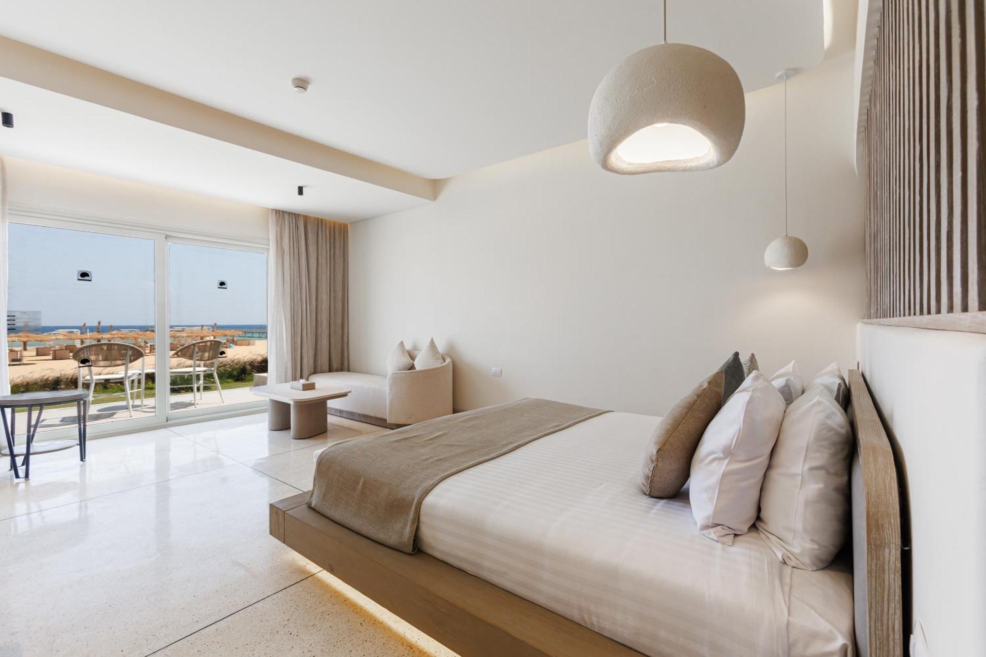 Deluxe Beach Front Pool Suite