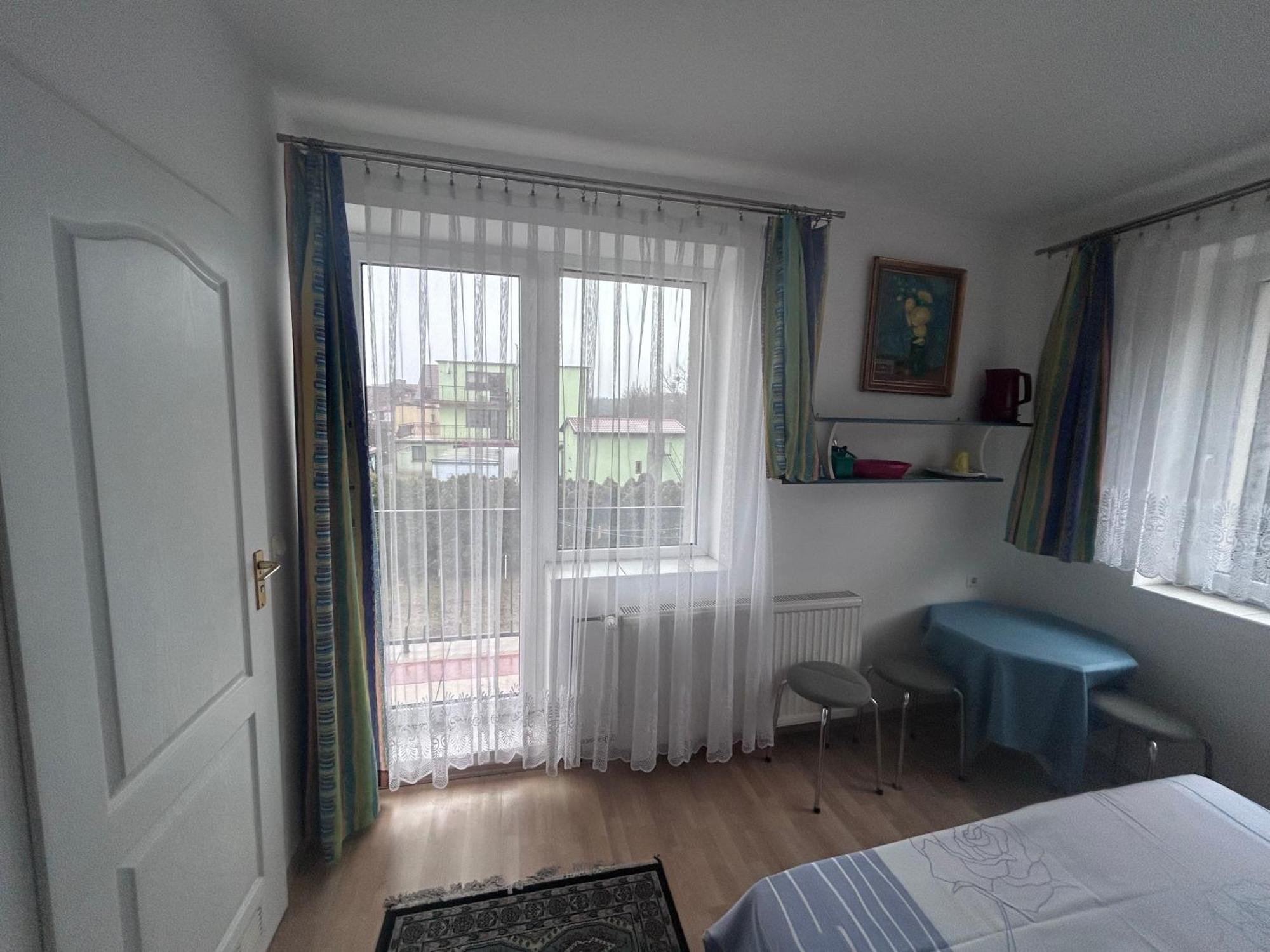 Pokój z 2 łóżkami pojedynczymi i balkonem