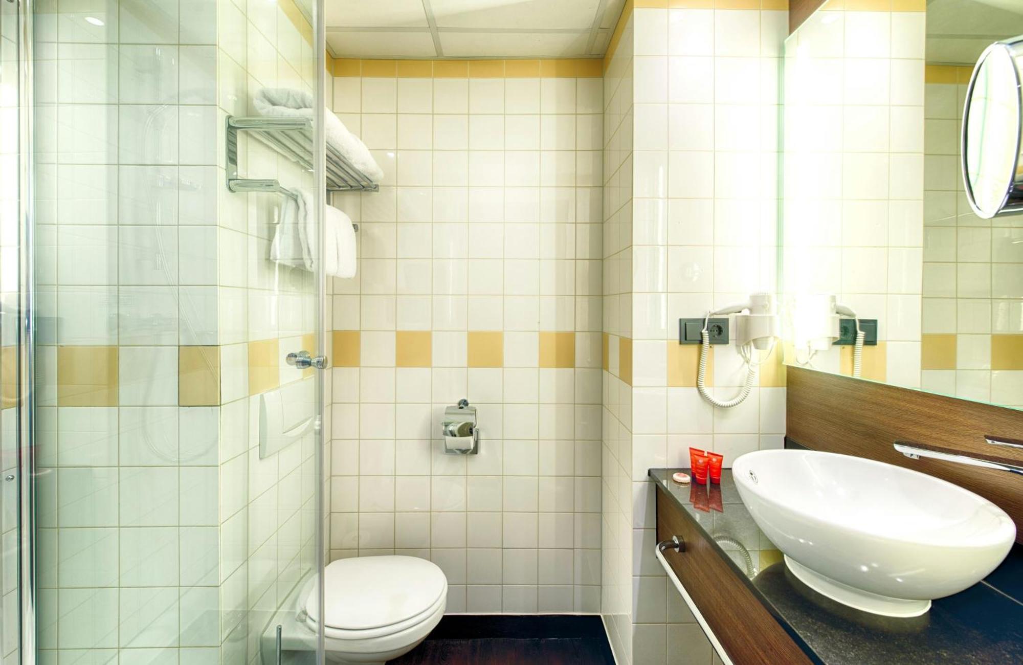 Superior Room 1 Twin Bed 2 Single Beds