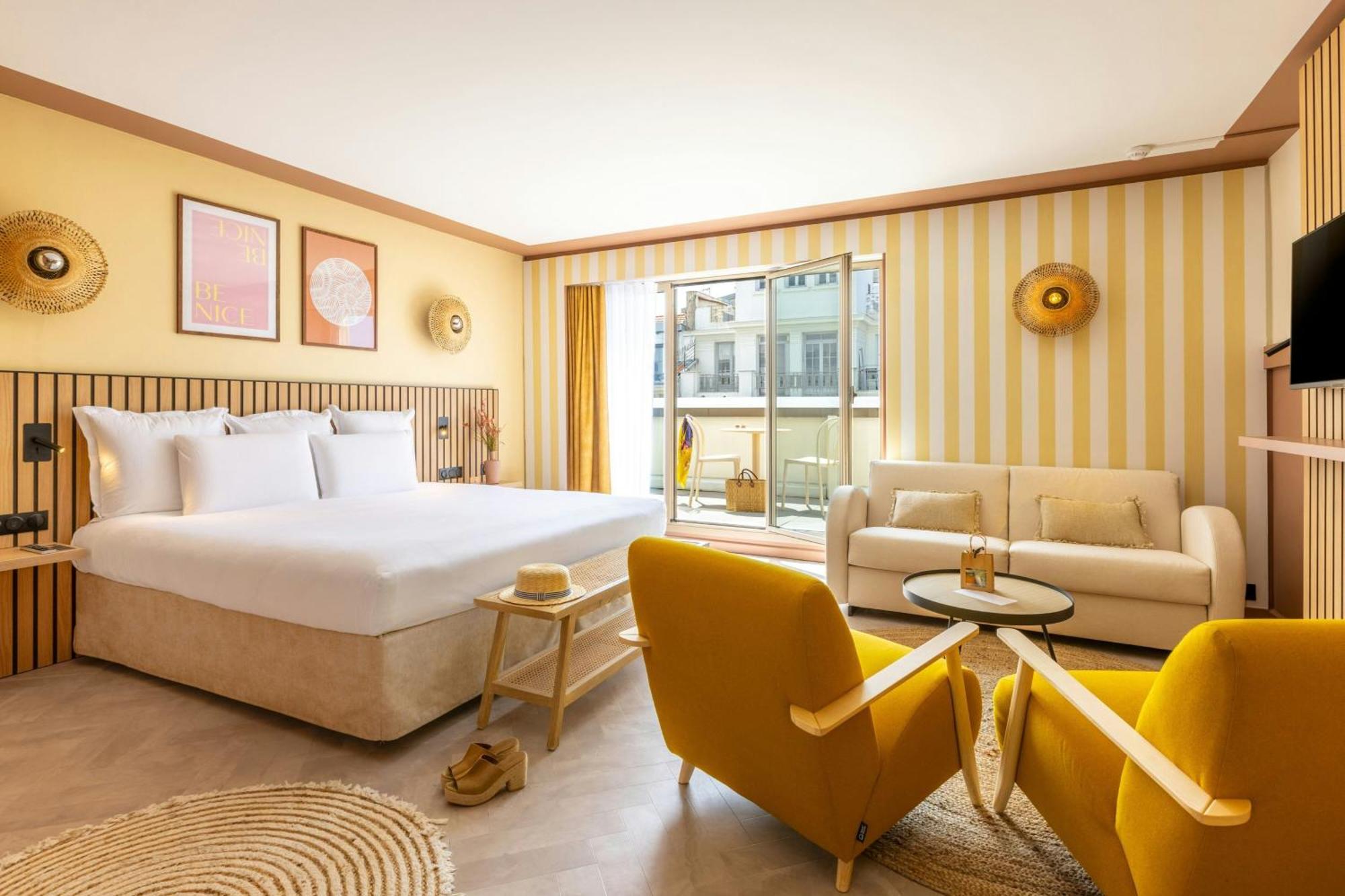 Junior King Suite Sofa Bed Terrace Notre Dame View