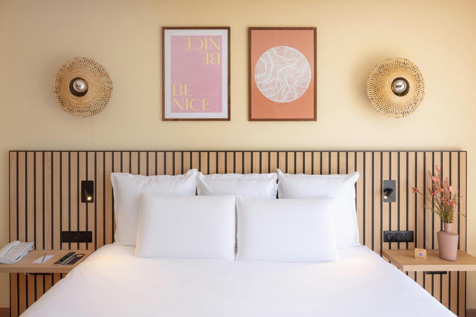Contemporary Queen Room Garden View