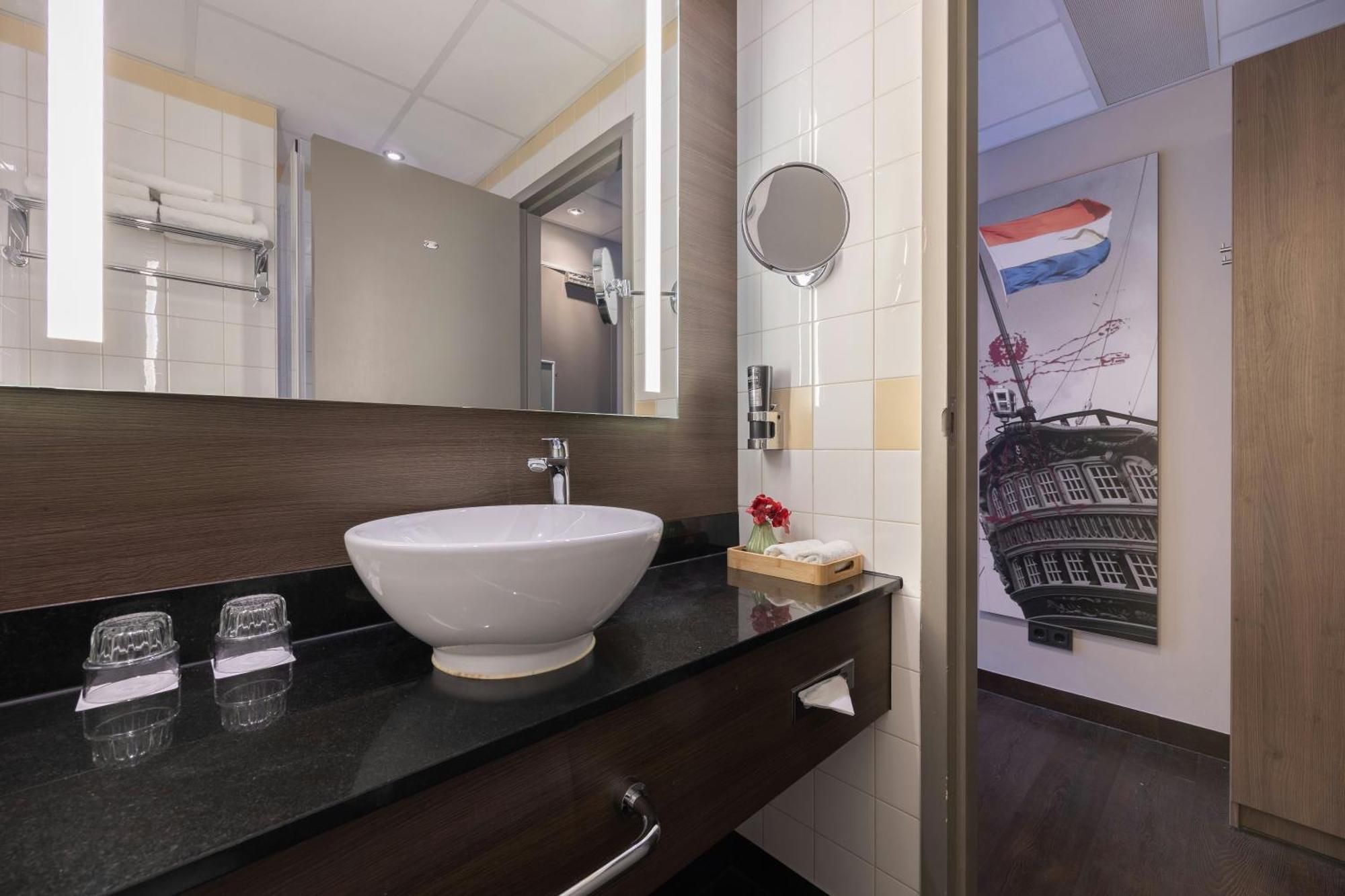 Superior Room 1 Twin Bed 2 Single Beds
