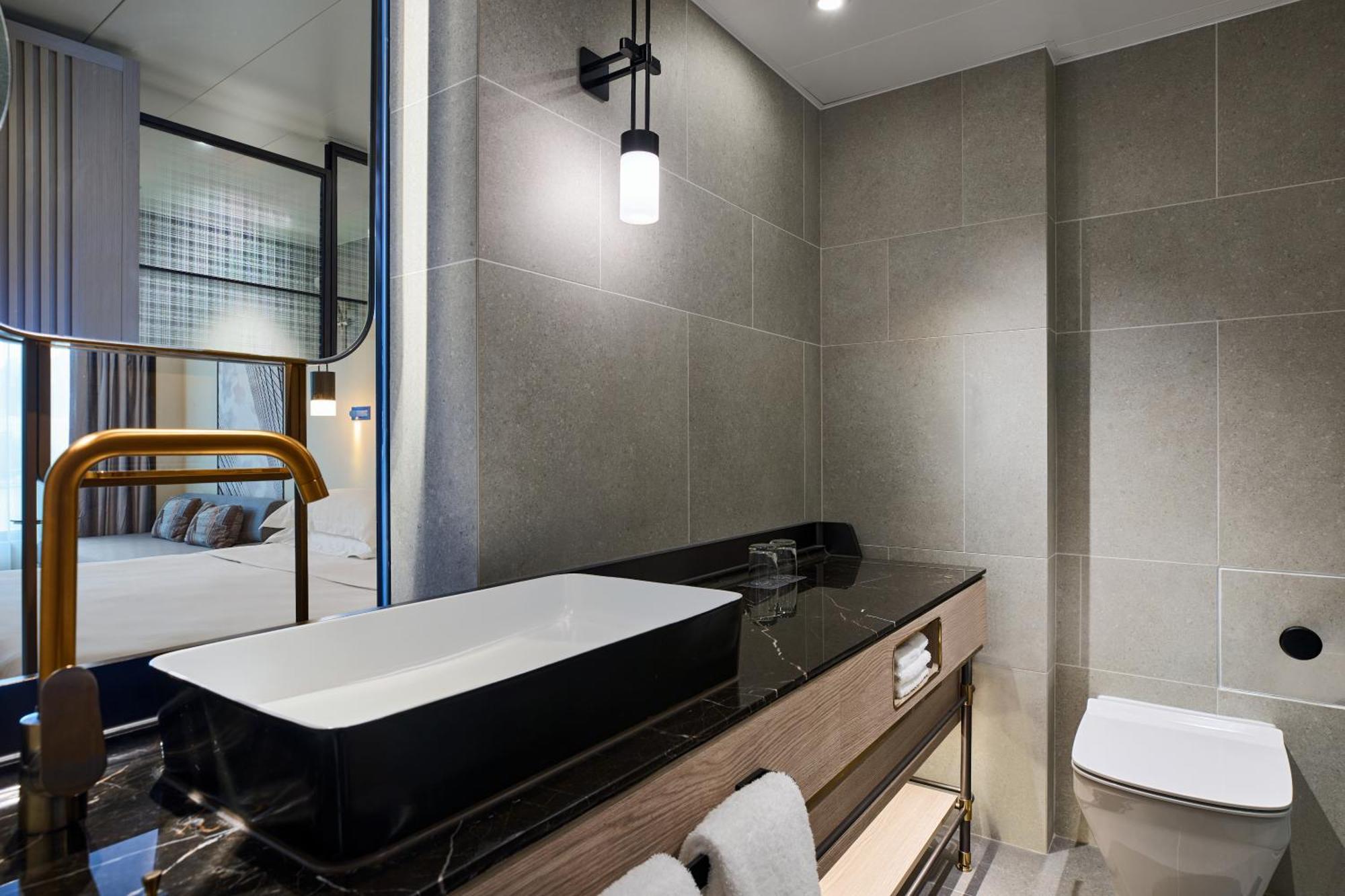 Large King Room Harbor View
